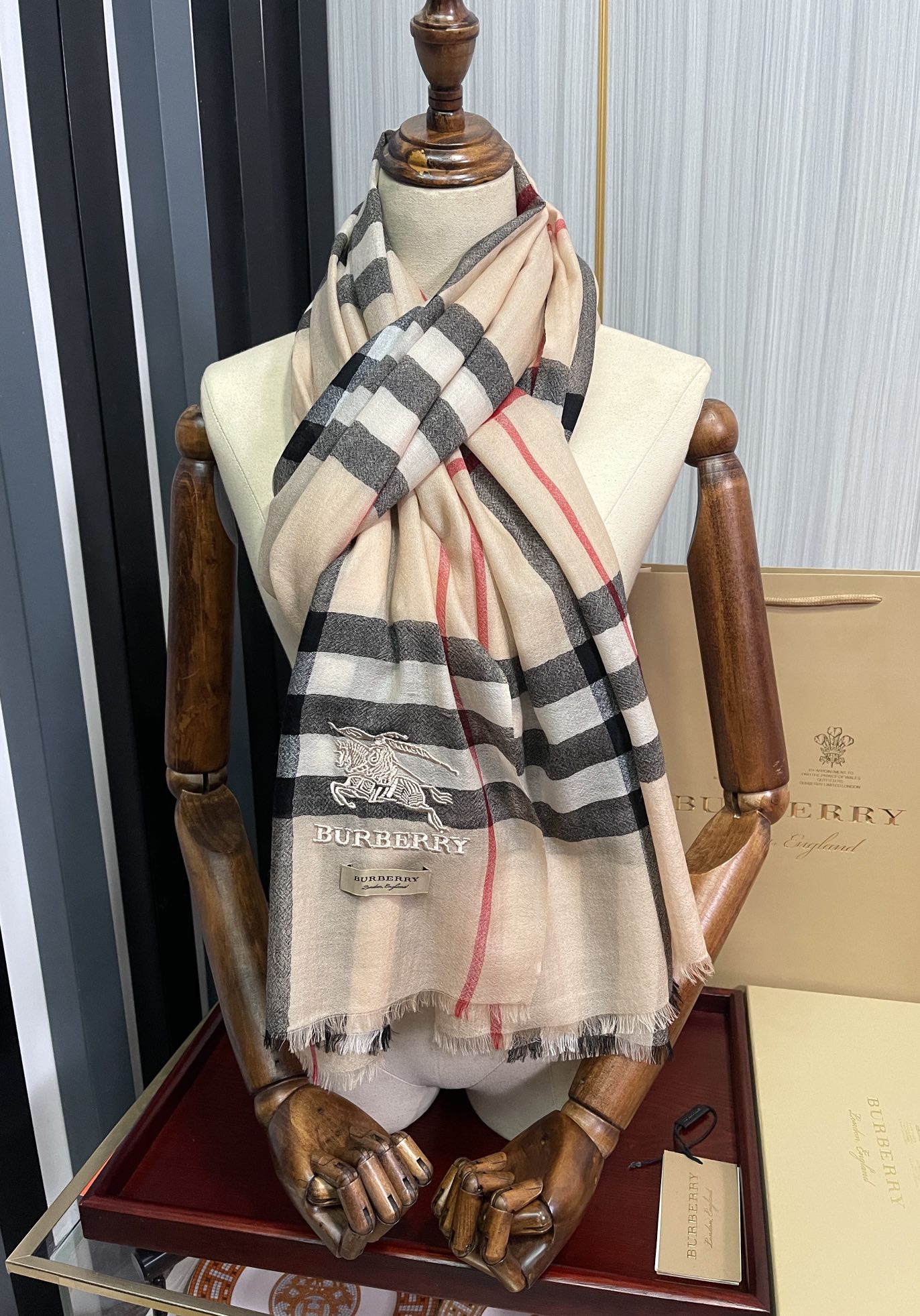 [TOP] BURBERRY Classic with War Horse Embroidery Cashmere Scarf 90 x 210 cm - 2 Colors