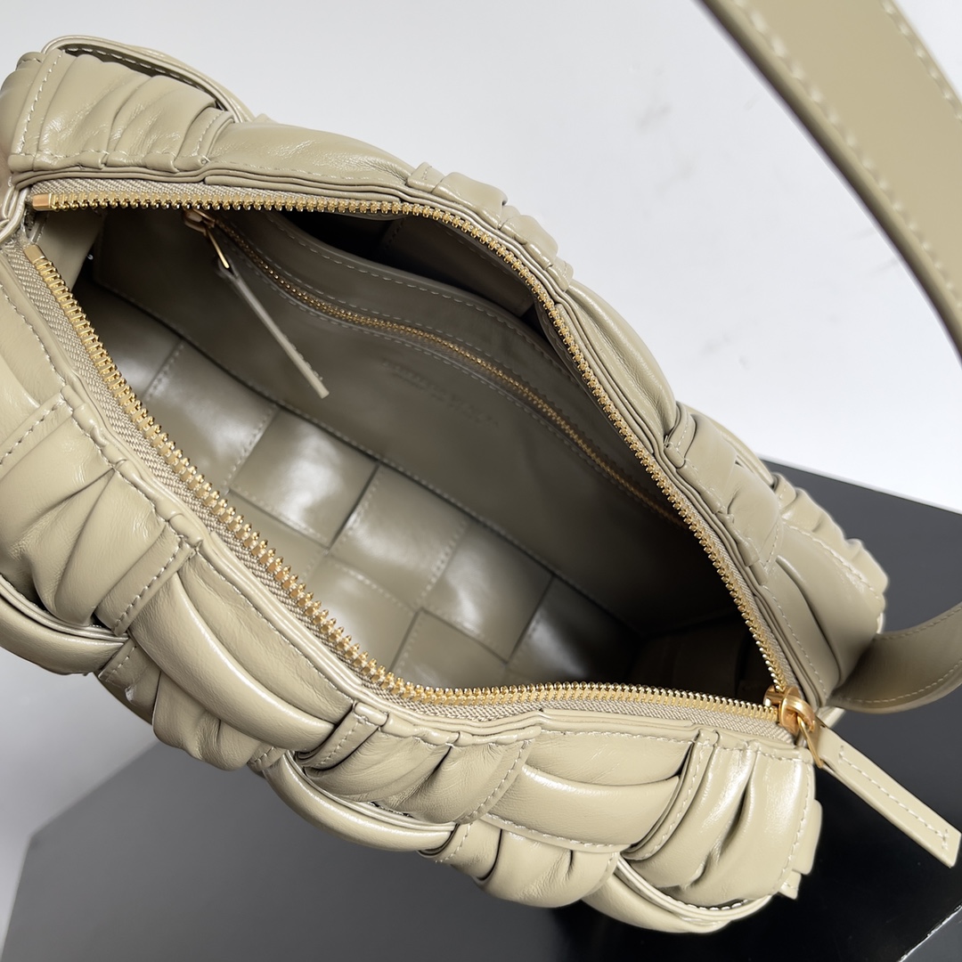 [TOP] Bottega Veneta BV Cassette Underarm Bag Shape With Pleats Bag - Taupe
