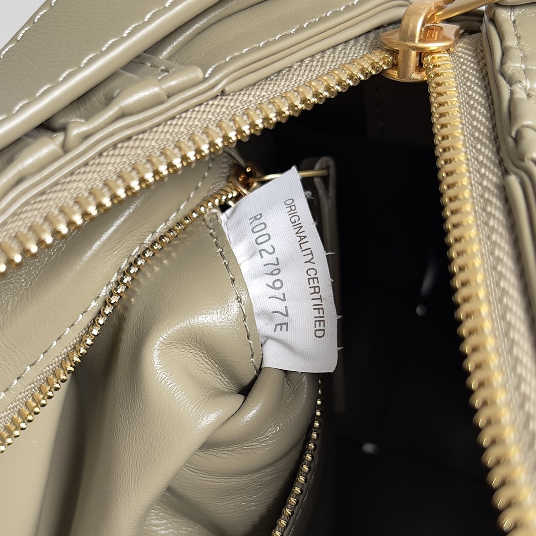 [TOP] Bottega Veneta BV Cassette Underarm Bag Shape With Pleats Bag - Taupe