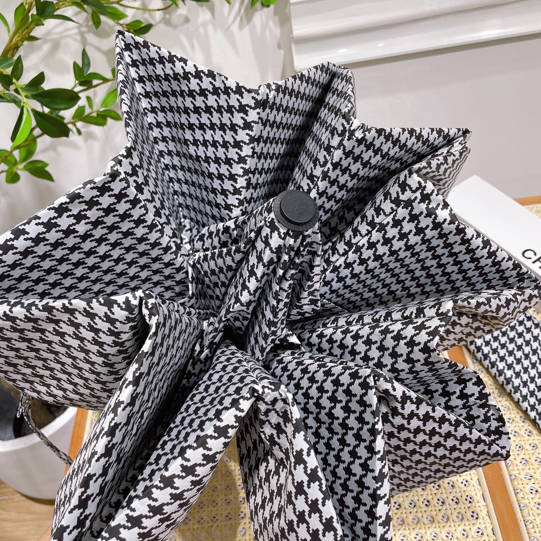 [TOP] CHANEL Houndstooth Umbrella
