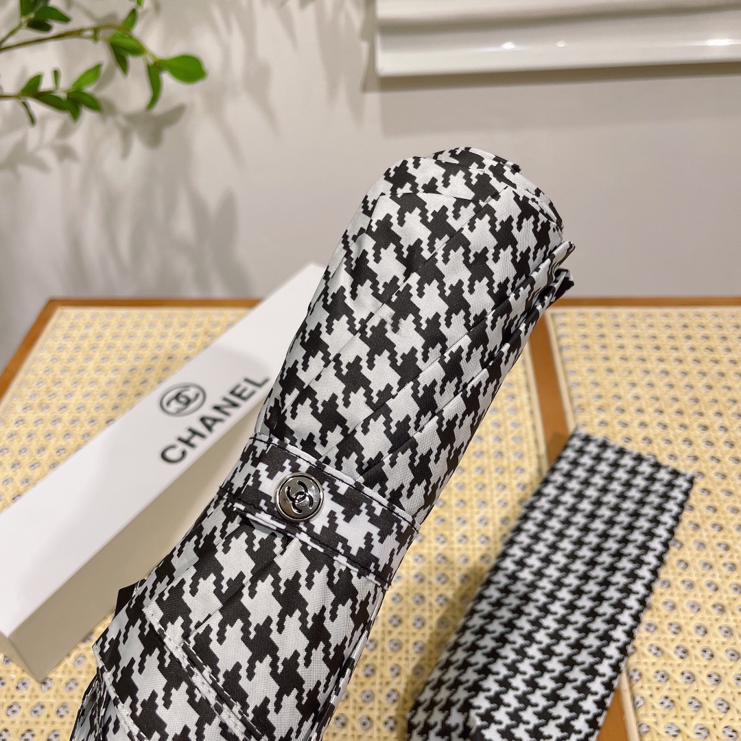 [TOP] CHANEL Houndstooth Umbrella