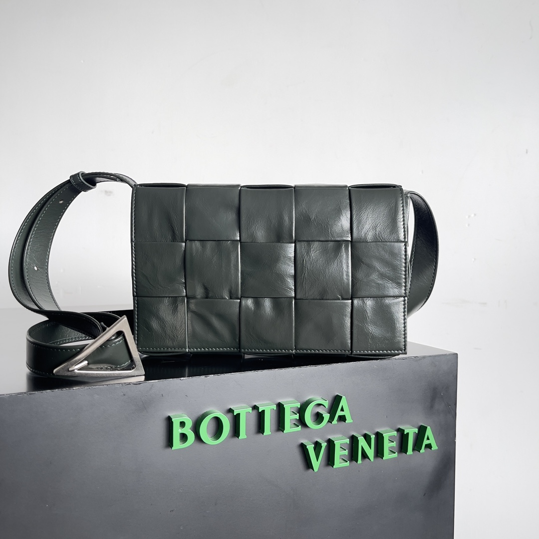 [TOP] Bottega Veneta BV BV Cassette Bag - Ink green