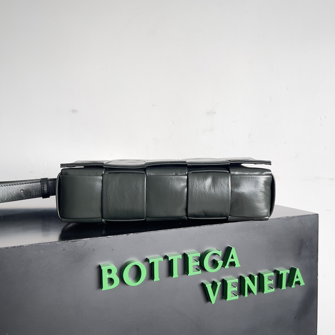 [TOP] Bottega Veneta BV BV Cassette Bag - Ink green