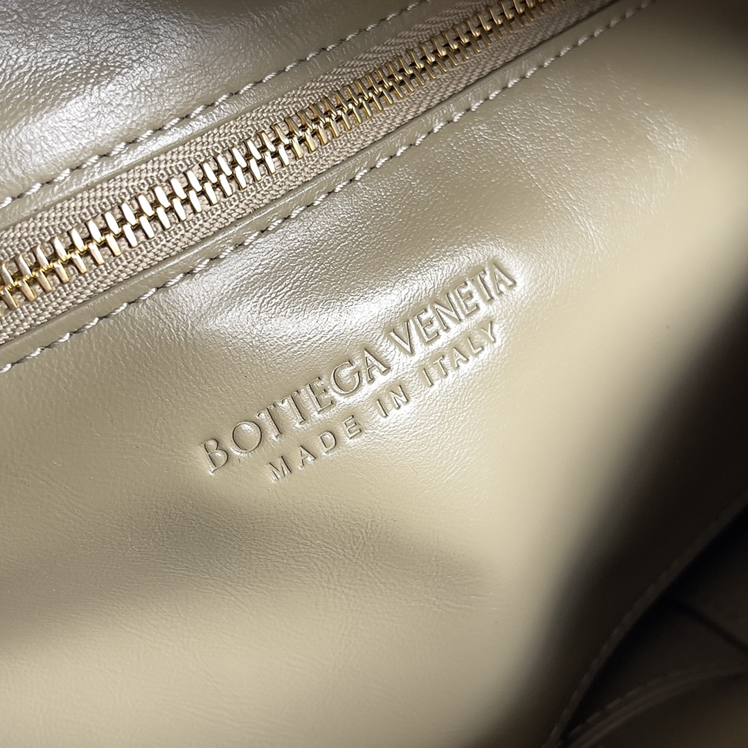 [TOP] Bottega Veneta BV Cassette Underarm Bag Shape With Pleats Bag - Taupe
