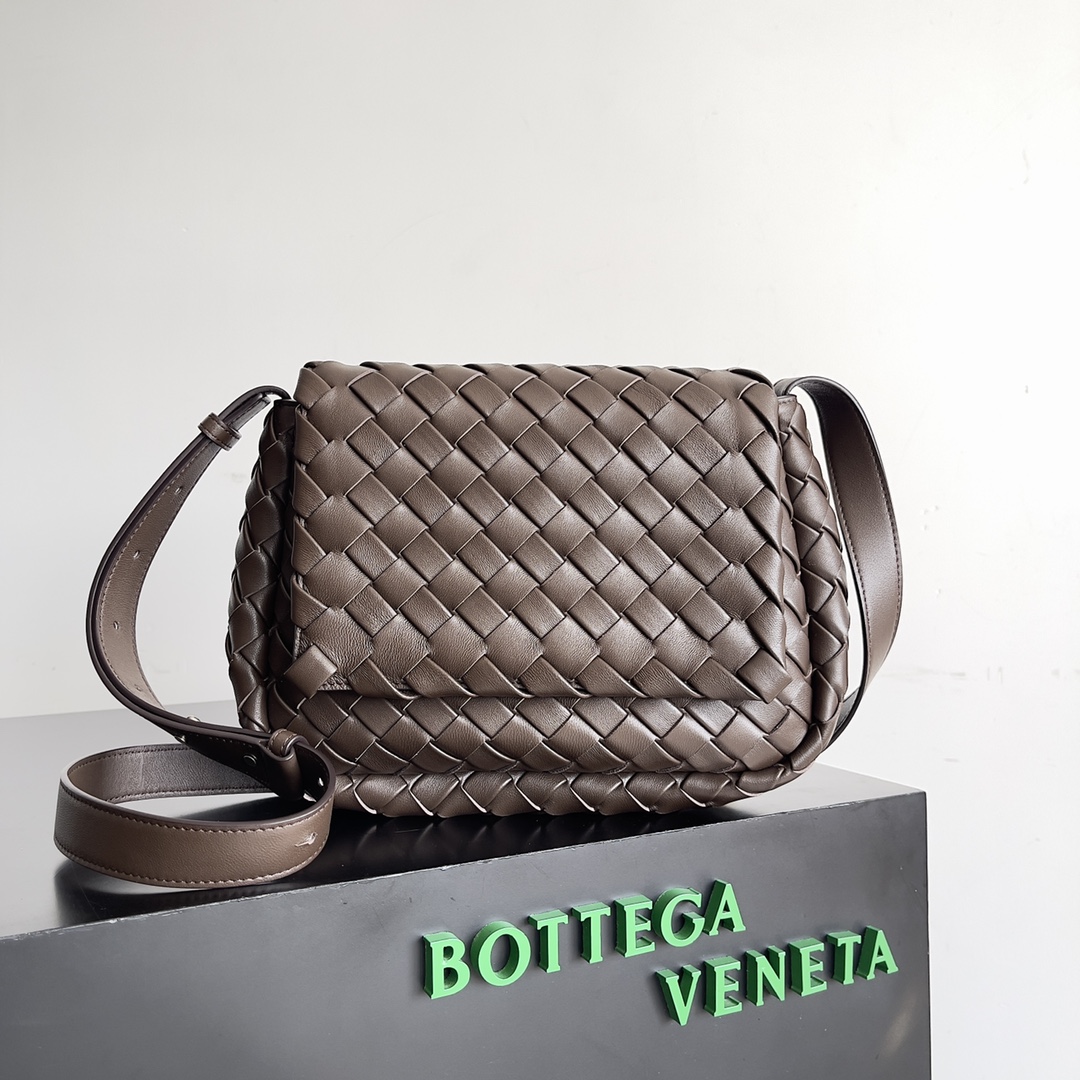 [TOP] Bottega Veneta BV BV Classic Braided Leather Crossbody Bag - Three Colors