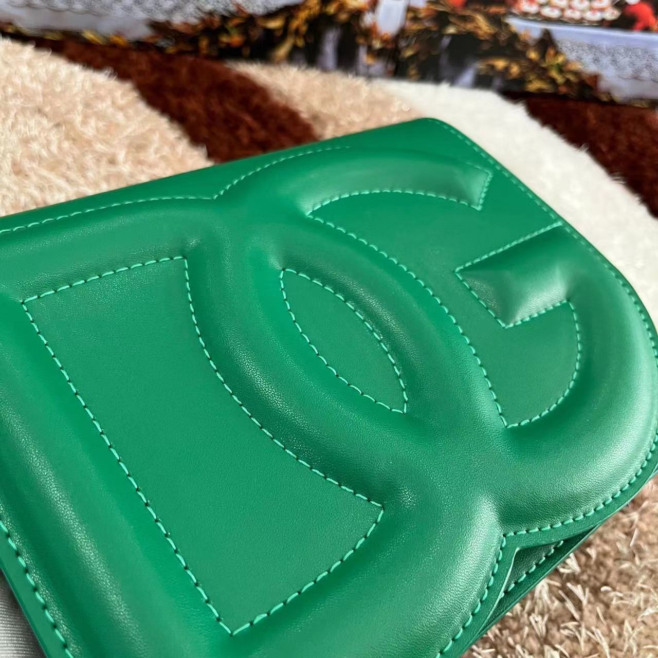 [TOP] Dolce & Gabbana D&G Calfskin DG Logo Bag 16x20x5.5 cm - Green