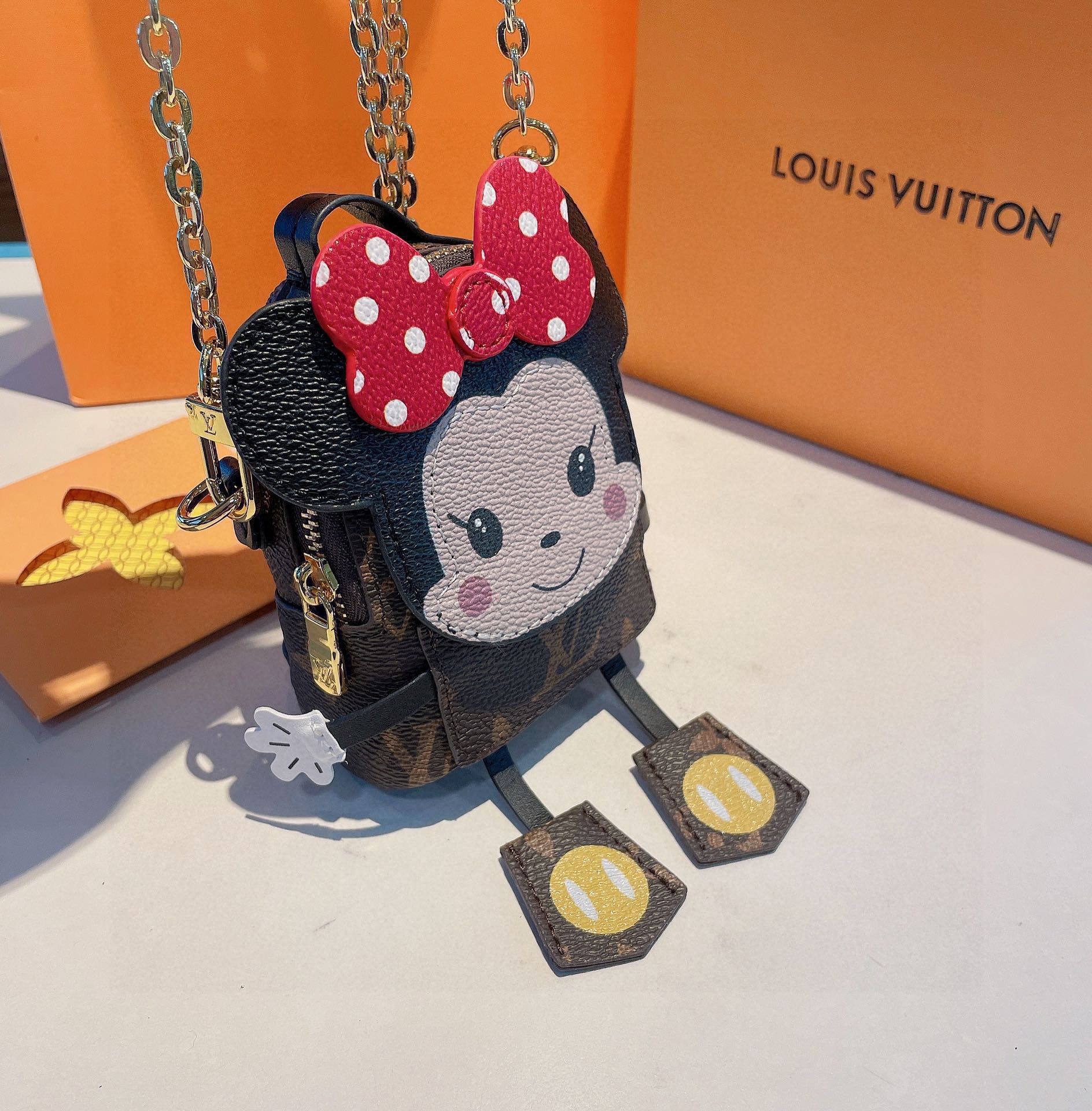 [TOP] Louis Vuitton LV Exclusive Keychain Pendant - 2 Colour