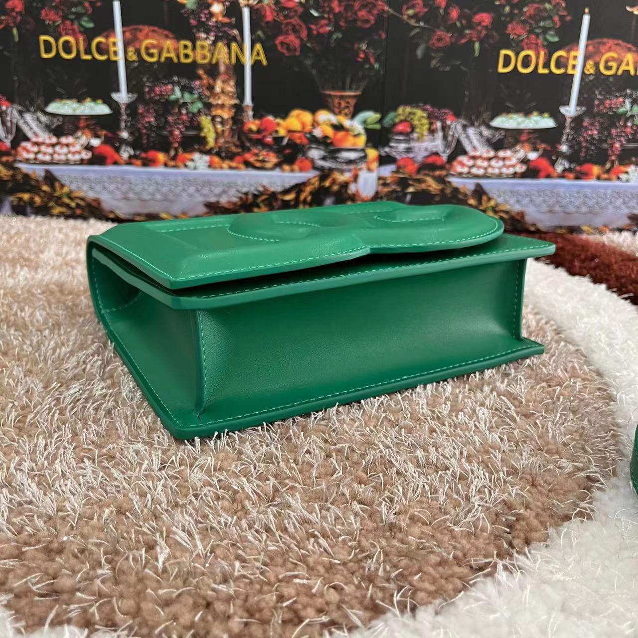 [TOP] Dolce & Gabbana D&G Calfskin DG Logo Bag 16x20x5.5 cm - Green