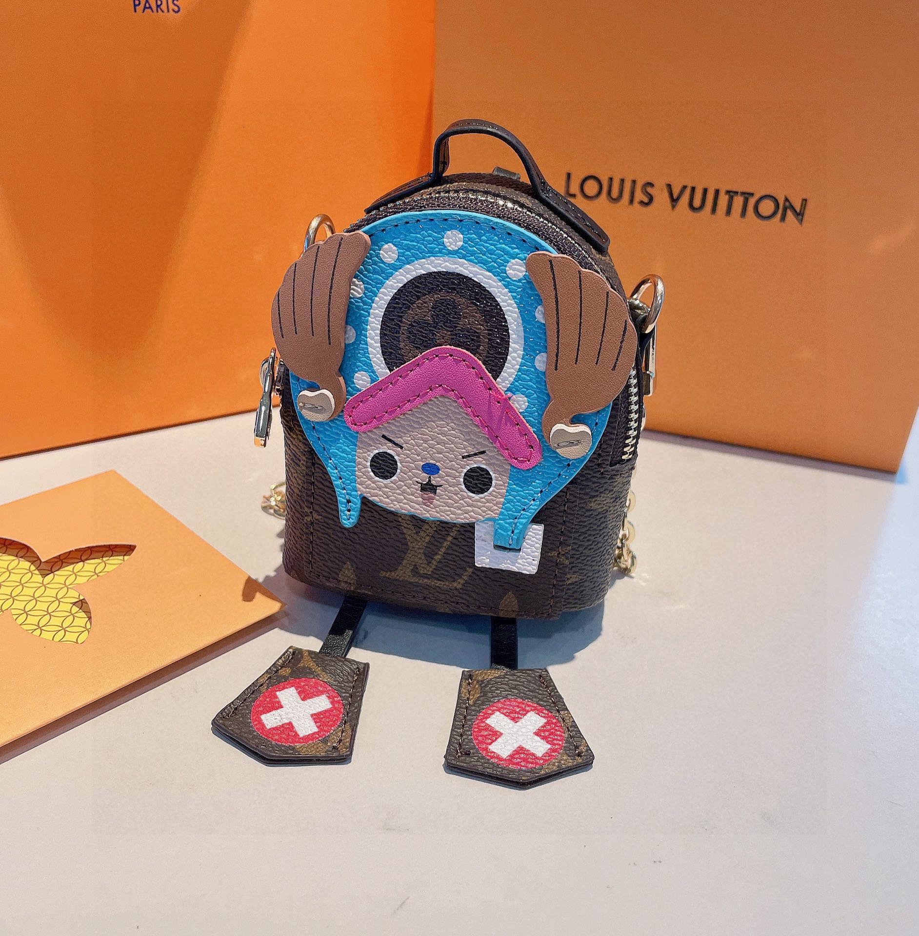 [TOP] Louis Vuitton LV Exclusive Keychain Pendant - 2 Colour