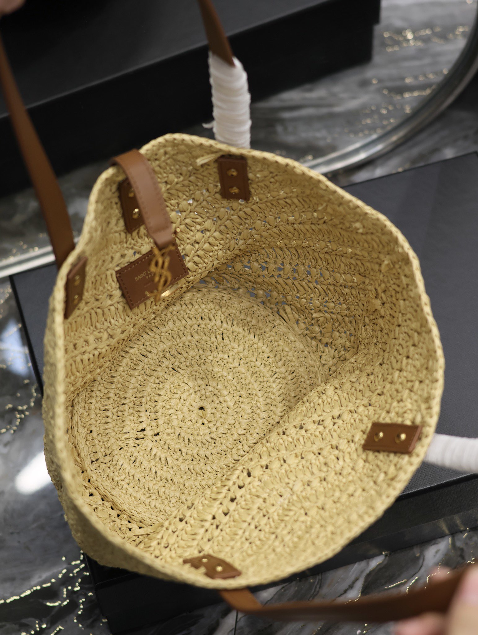 [TOP] Yves Saint Laurent YSL PANIER Vegetable Basket V-shaped Hollow Straw Tote Bag - Black and Apricot