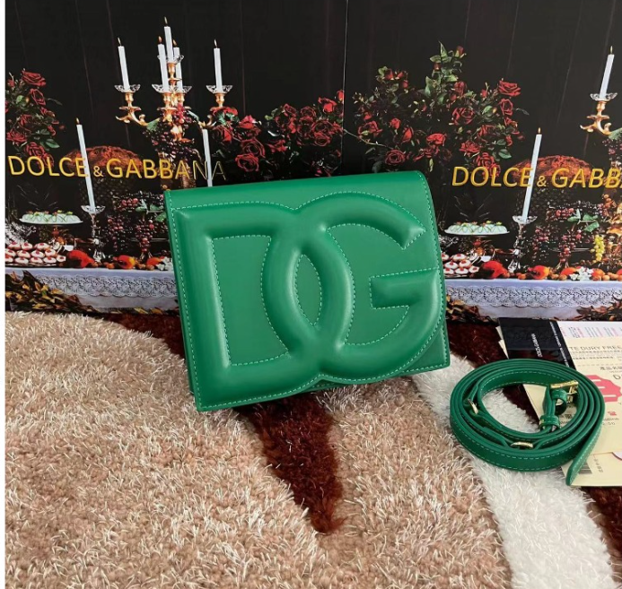 [TOP] Dolce & Gabbana D&G Calfskin DG Logo Bag 16x20x5.5 cm - Green