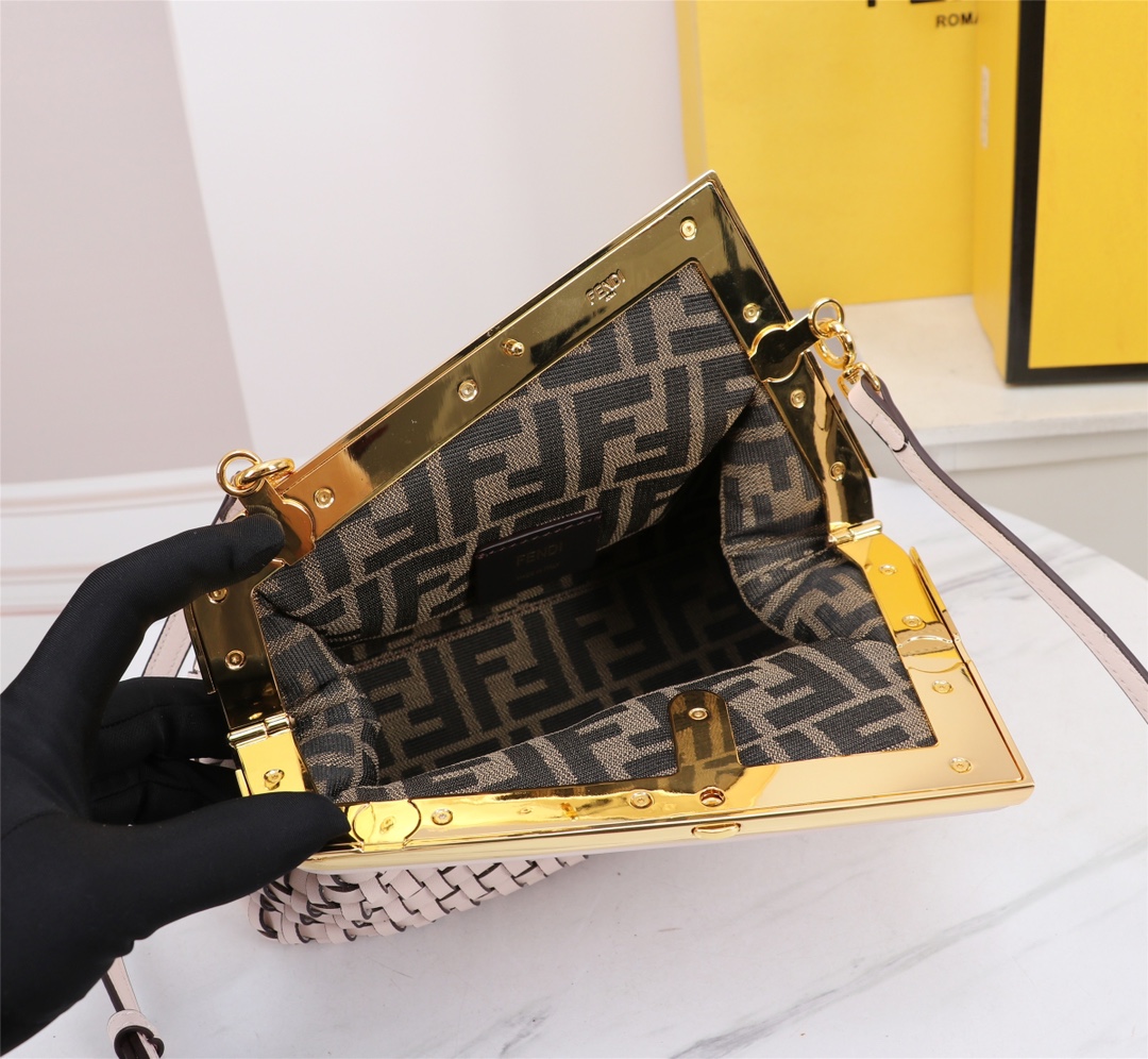 [TOP] FENDI FENDI First Pink Hand-Woven leather Bag -  Light Pink