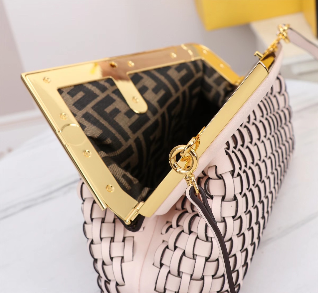 [TOP] FENDI FENDI First Pink Hand-Woven leather Bag -  Light Pink