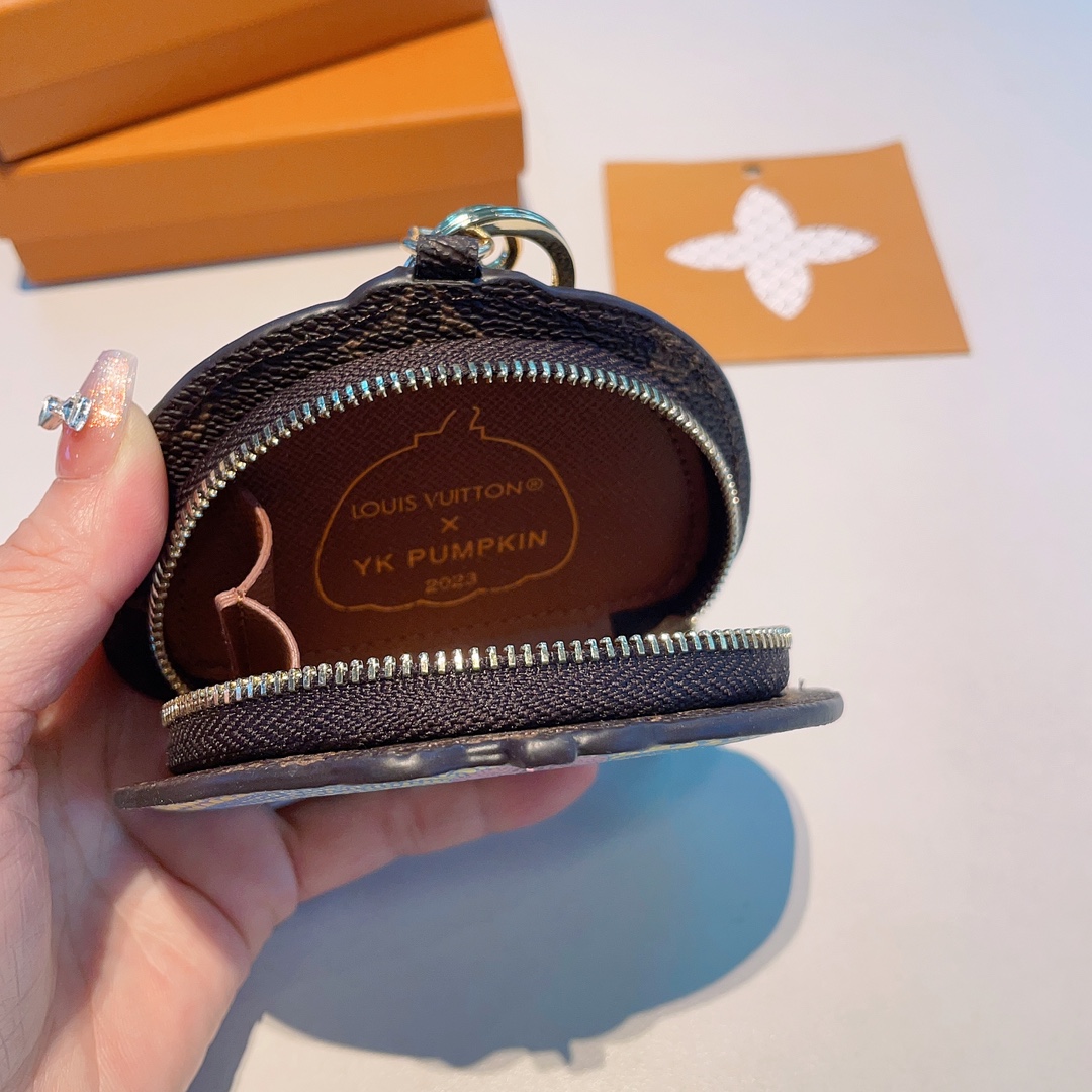[TOP] Louis Vuitton LV Pumpkin Pods Bag/Keychain - Monogram
