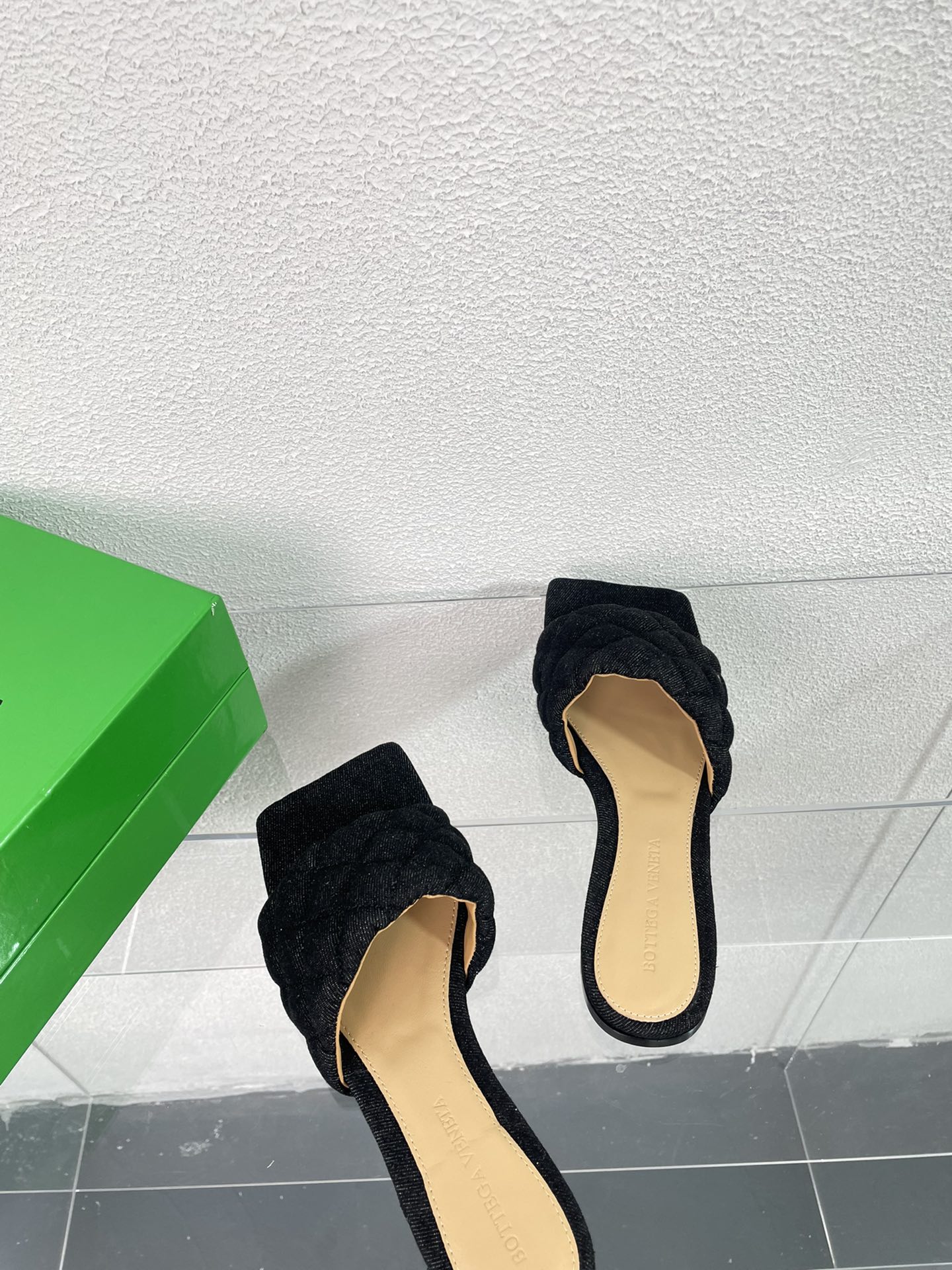 [TOP] Bottega Veneta BV  Use Metal Lambskin Slippers - 2 Colour