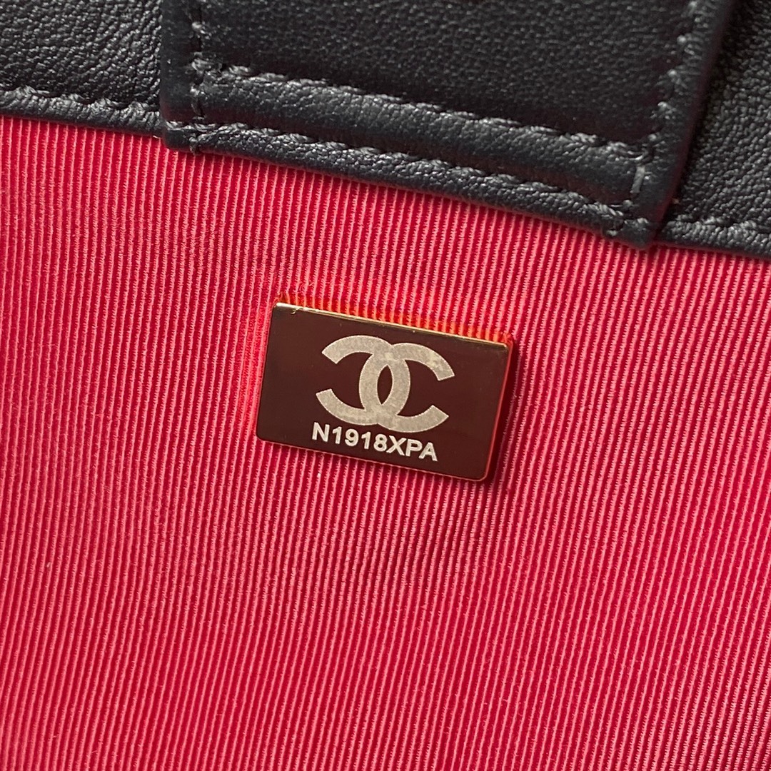 [TOP] CHANEL New 23B Cowhide Backpack Bag 22X21X13cm - Black