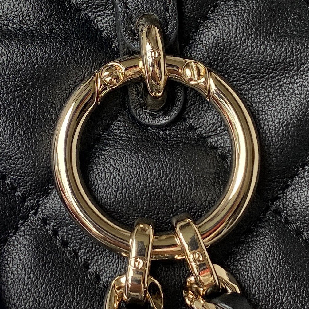 [TOP] CHANEL New 23B Cowhide Backpack Bag 22X21X13cm - Black