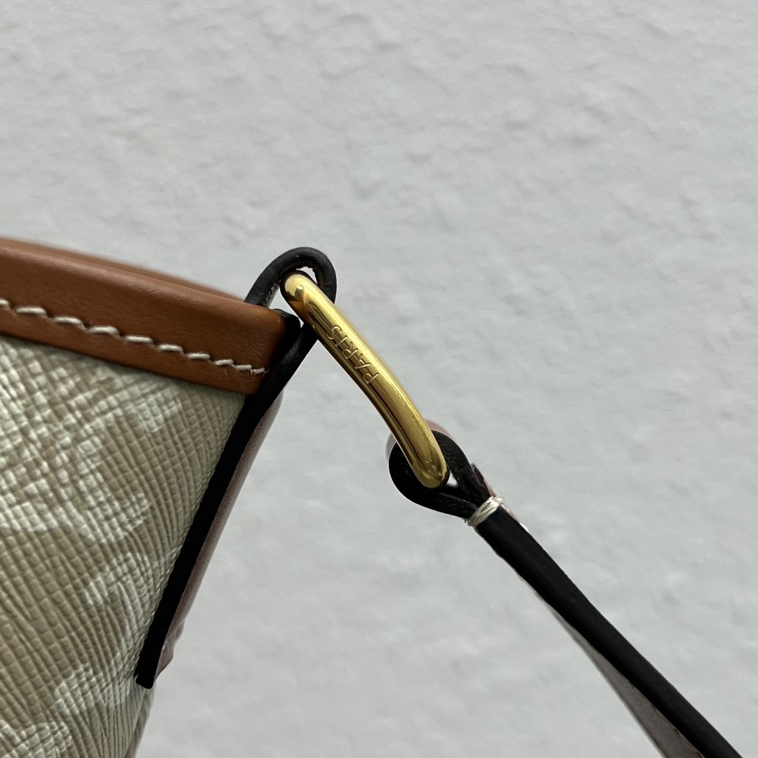 [TOP] CELINE Triomphe FOLCO Bag 22x12x22cm - Khaki Brown