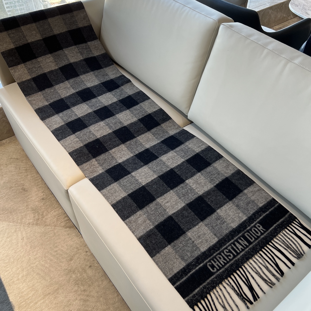 [TOP] Christian Dior Oversized Plaid Wool/Rabbit Fur Blend Scarf