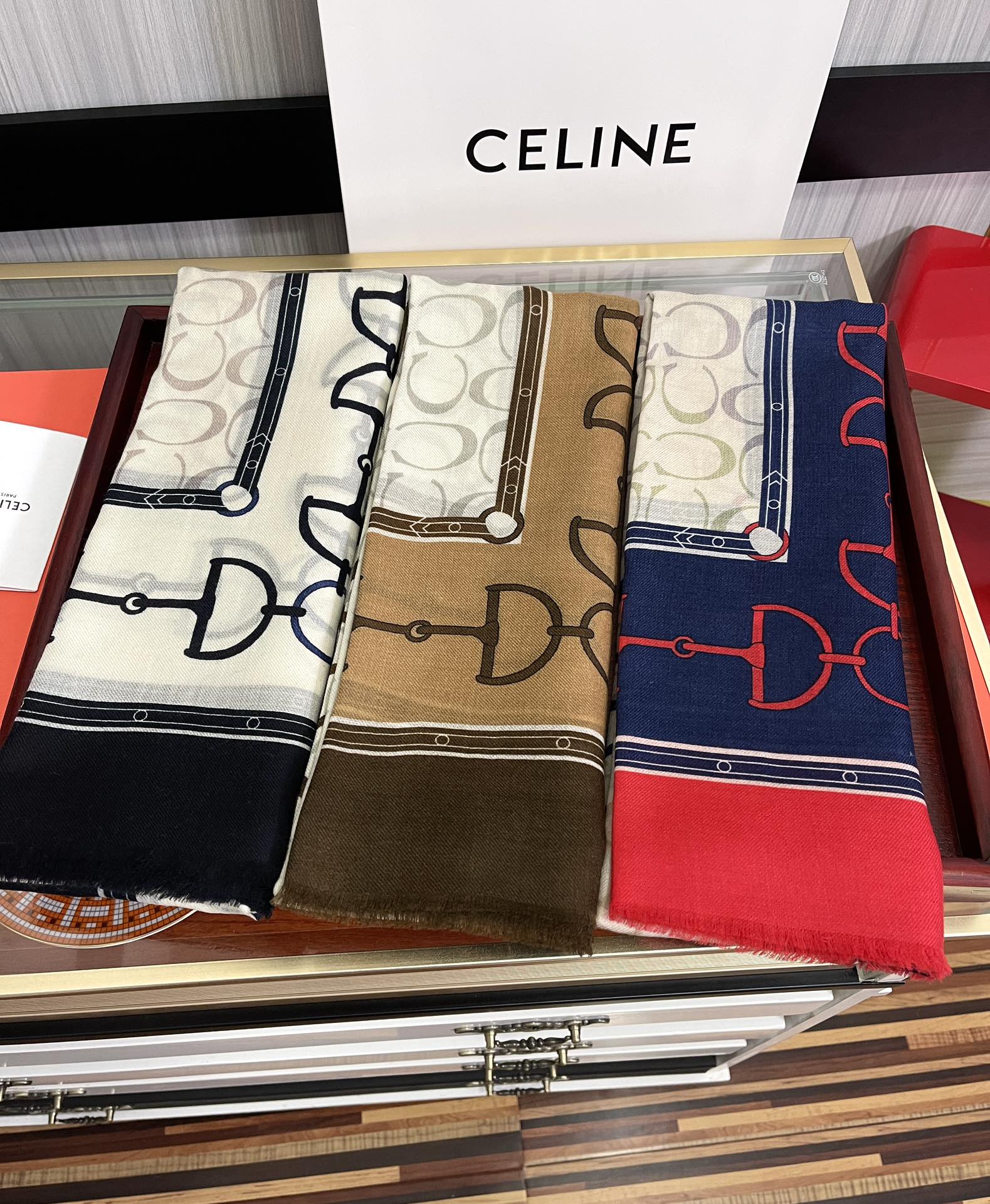 [TOP] CELINE Patterned Fleece Scarf 100 x 200 cm - 2 Colors