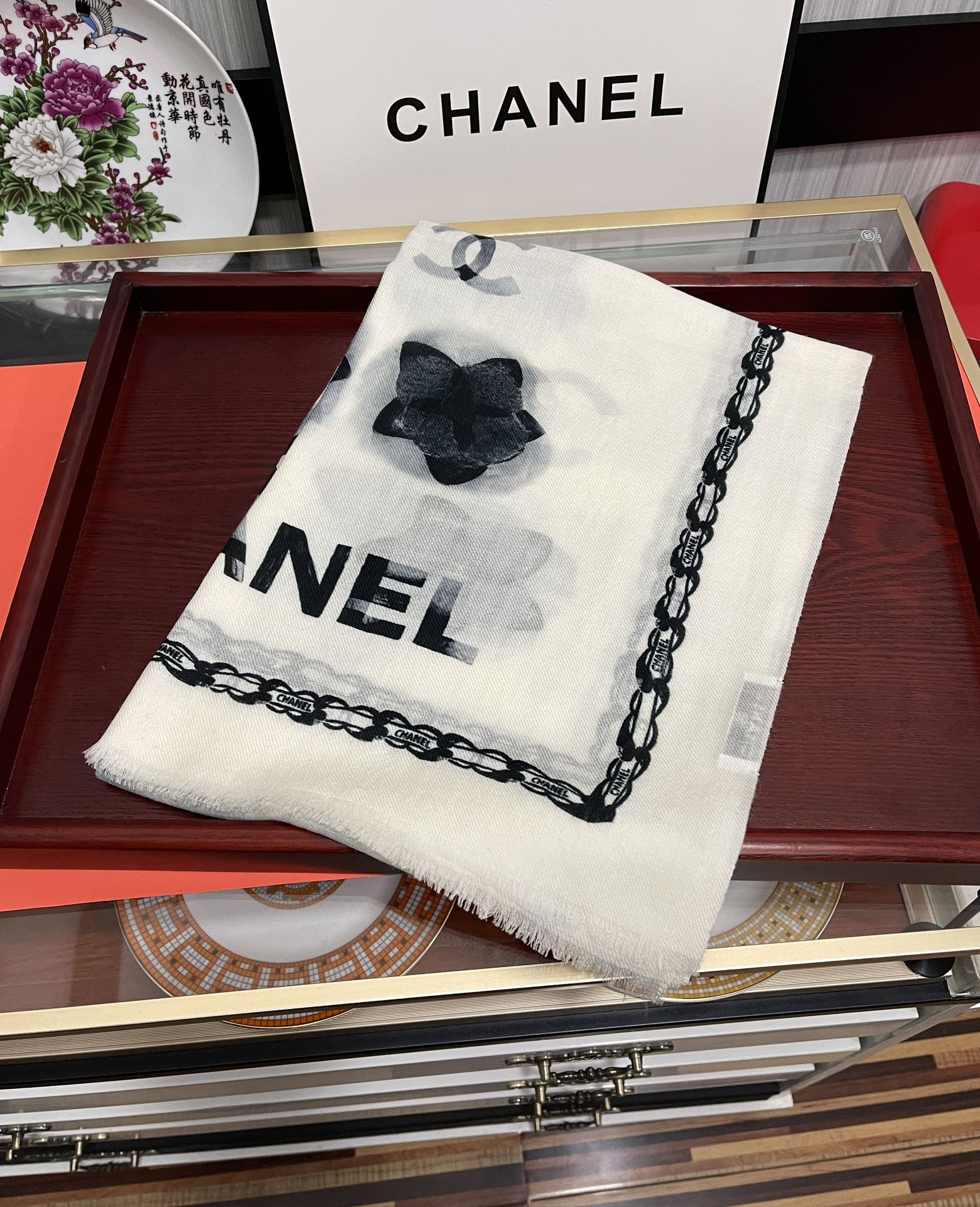 [TOP] CHANEL Double Sided Patterned Fleece Scarf 100 x 200 cm - 2 Colors