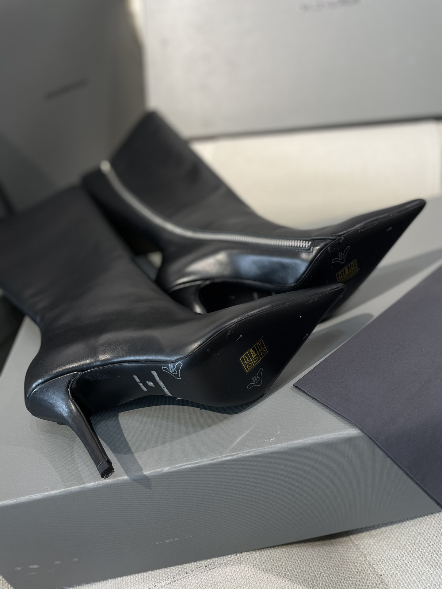 [TOP] BALENCIAGA New Pointed - Toe High - Heeled Cowhide Boots - 9cm - 2 Colour