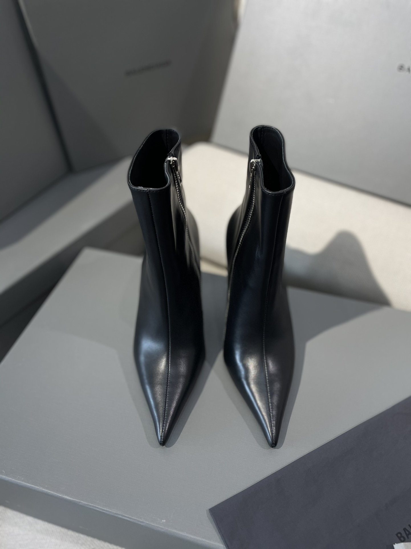 [TOP] BALENCIAGA New Pointed Toe Heeled Cowhide Boots - 9cm - 2 Colour