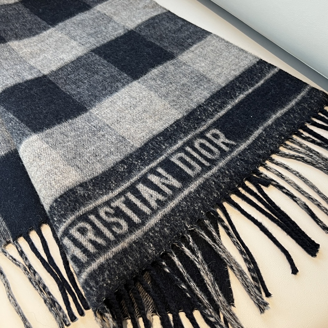 [TOP] Christian Dior Oversized Plaid Wool/Rabbit Fur Blend Scarf