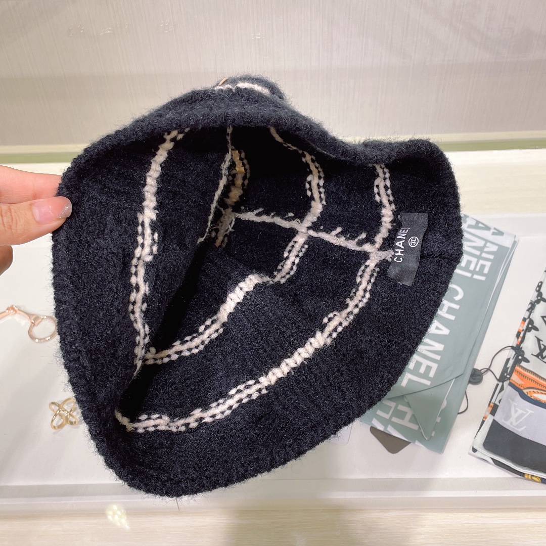 [TOP] CHANEL Autumn And Winter Knitted Striped Fisherman Hat
