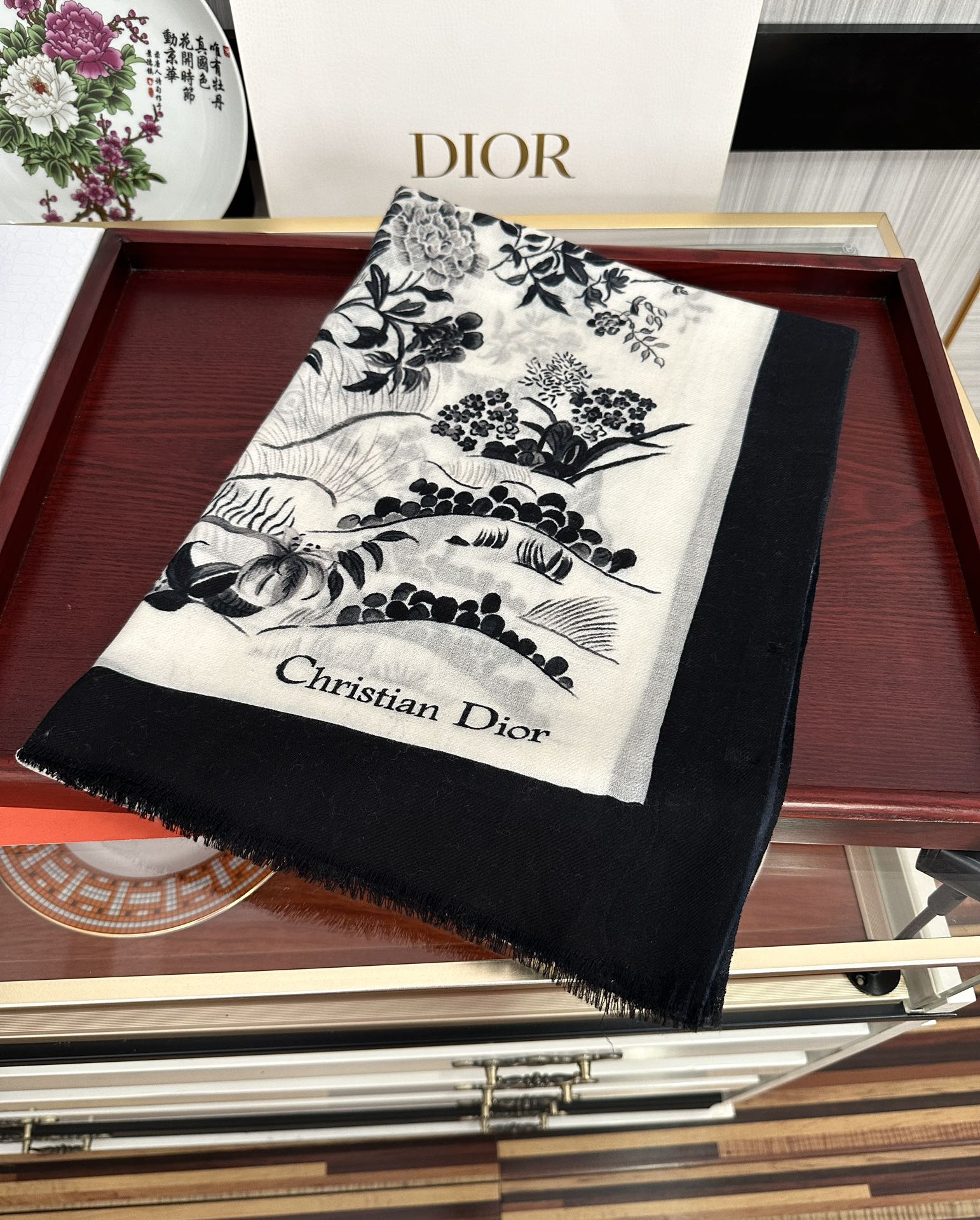 [TOP] Christian Dior Nature Scene of Birds and Flowers Patterned Fleece Scarf 100 x 200 cm - 2 Colors