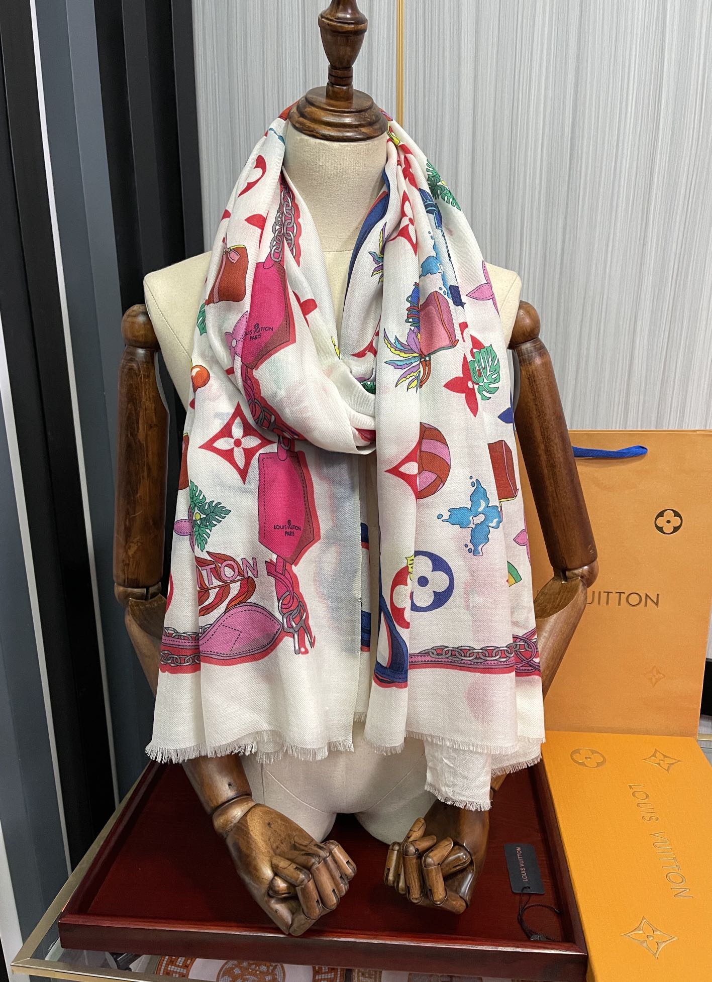 [TOP] Louis Vuitton LV Double Sided Patterned Fleece Scarf 100 x 200 cm - 2 Colors