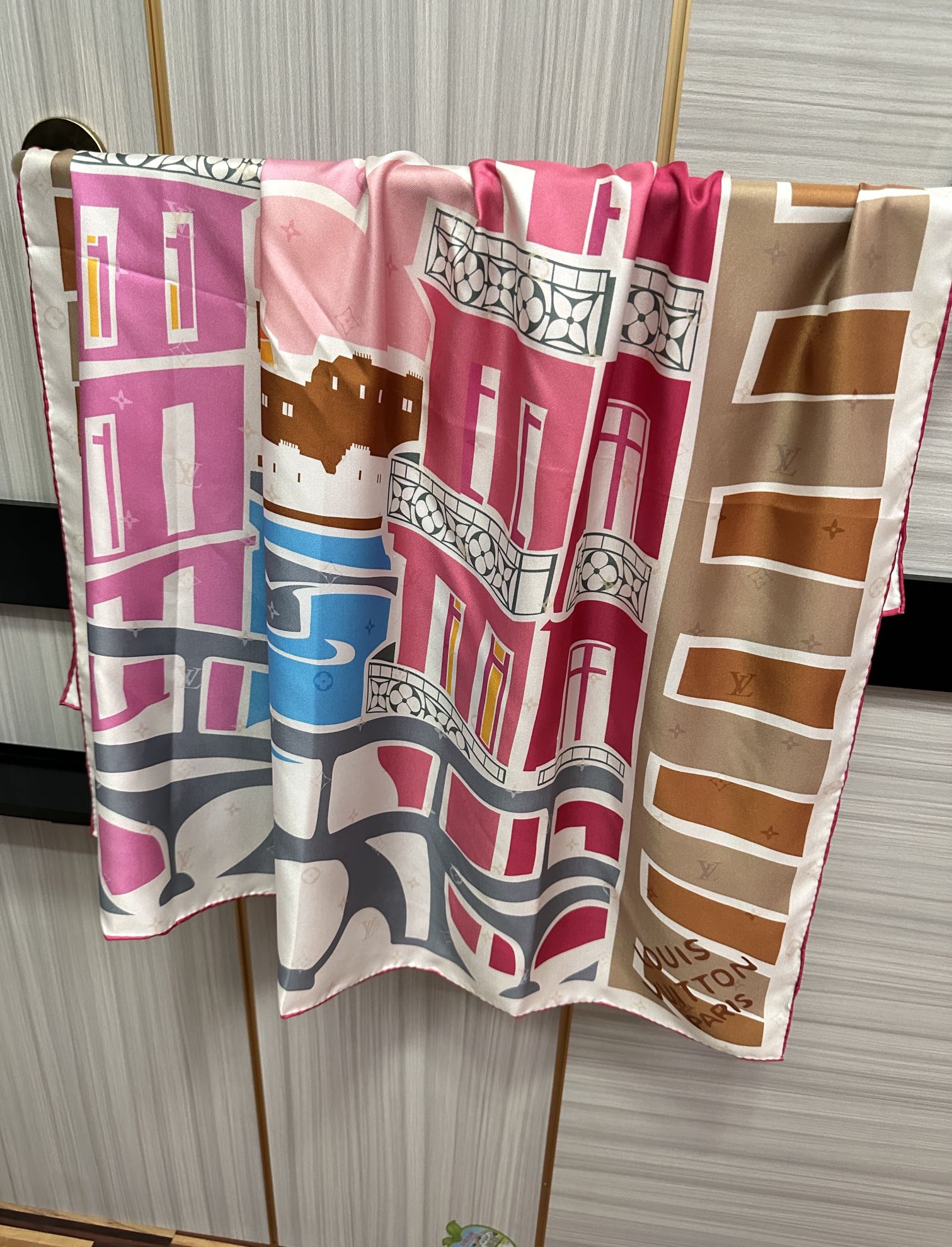 [TOP] Louis Vuitton LV Eiffel Tower Silk Square Scarf 90 x 90 cm - 3 Colors