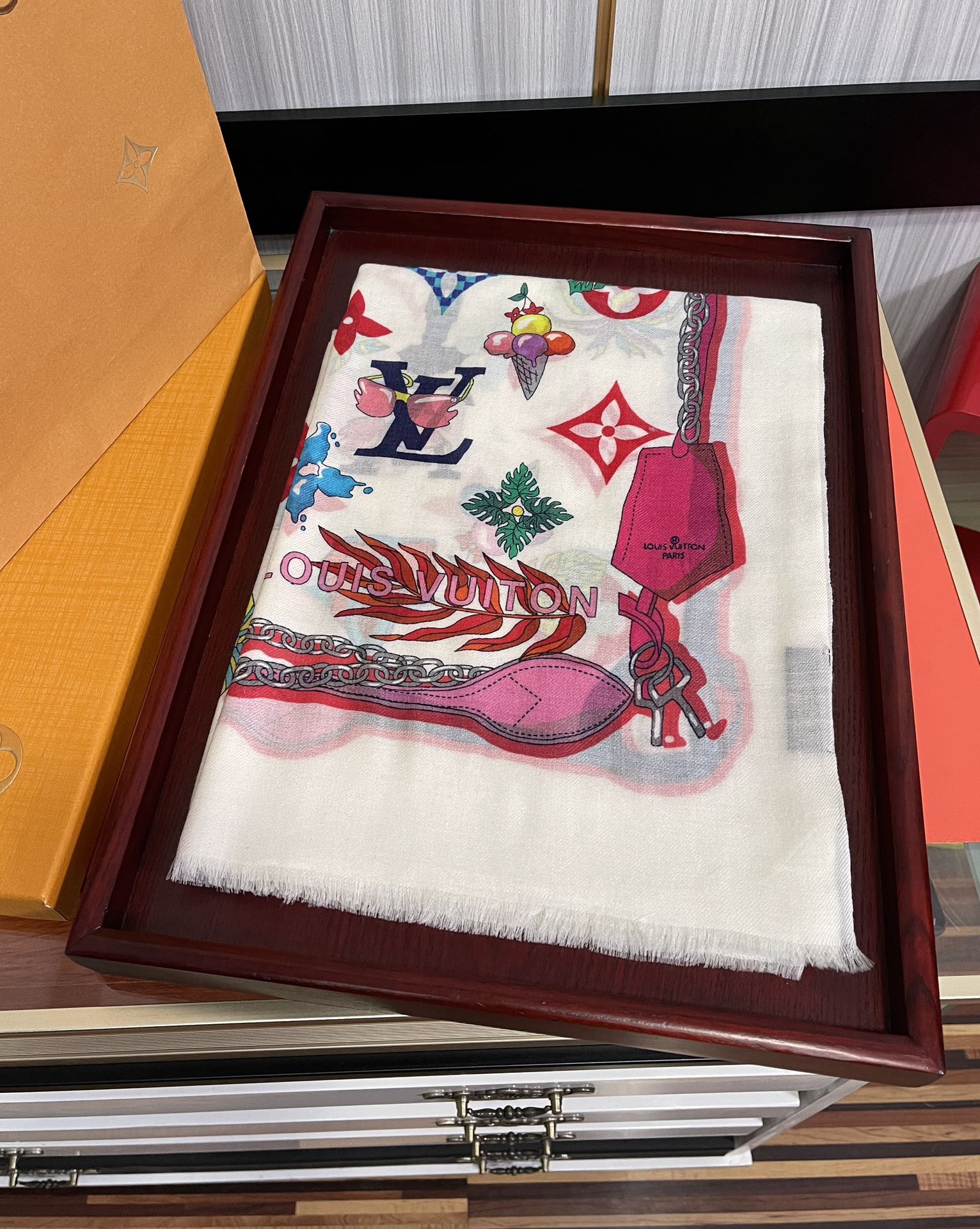 [TOP] Louis Vuitton LV Double Sided Patterned Fleece Scarf 100 x 200 cm - 2 Colors