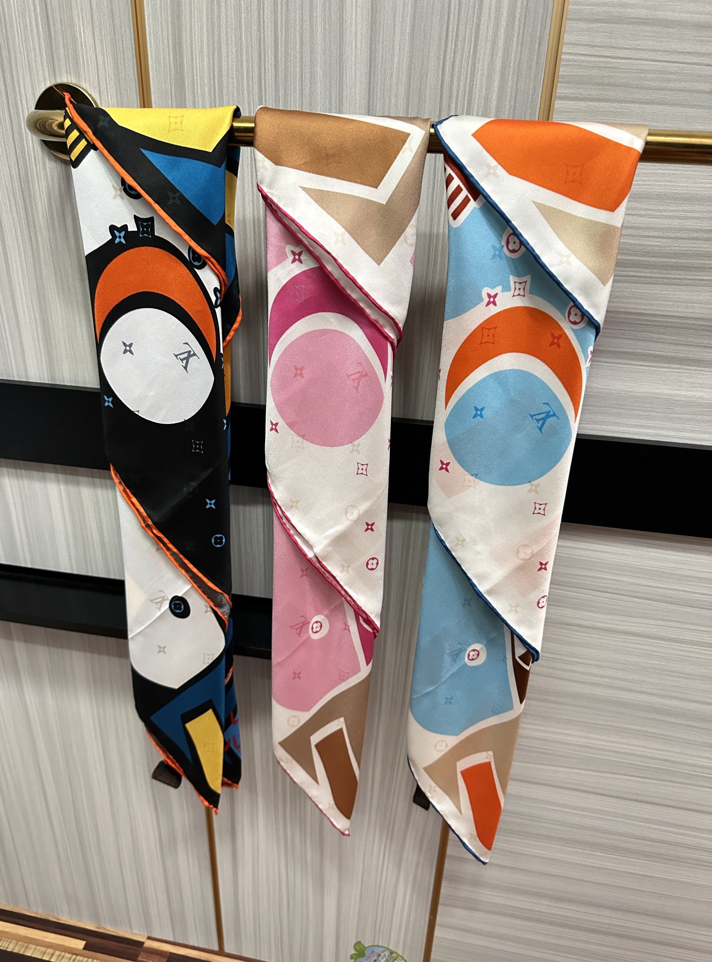 [TOP] Louis Vuitton LV Eiffel Tower Silk Square Scarf 90 x 90 cm - 3 Colors