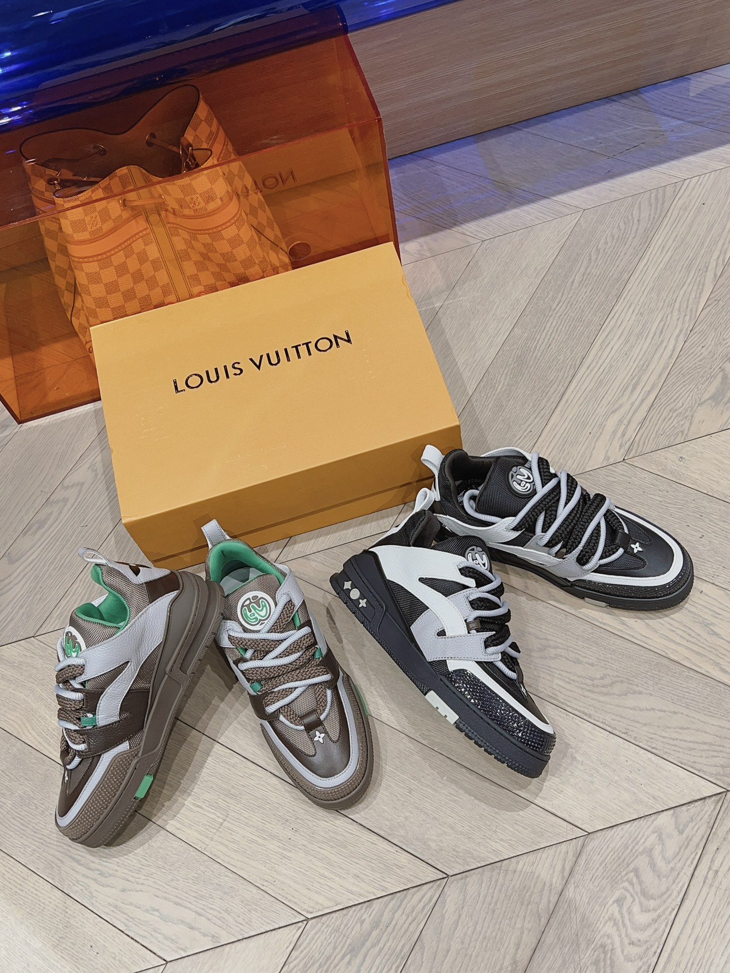 [TOP] Louis Vuitton LV Cow Leather And Tech Mesh Fabric Sneakers - 2 Colors