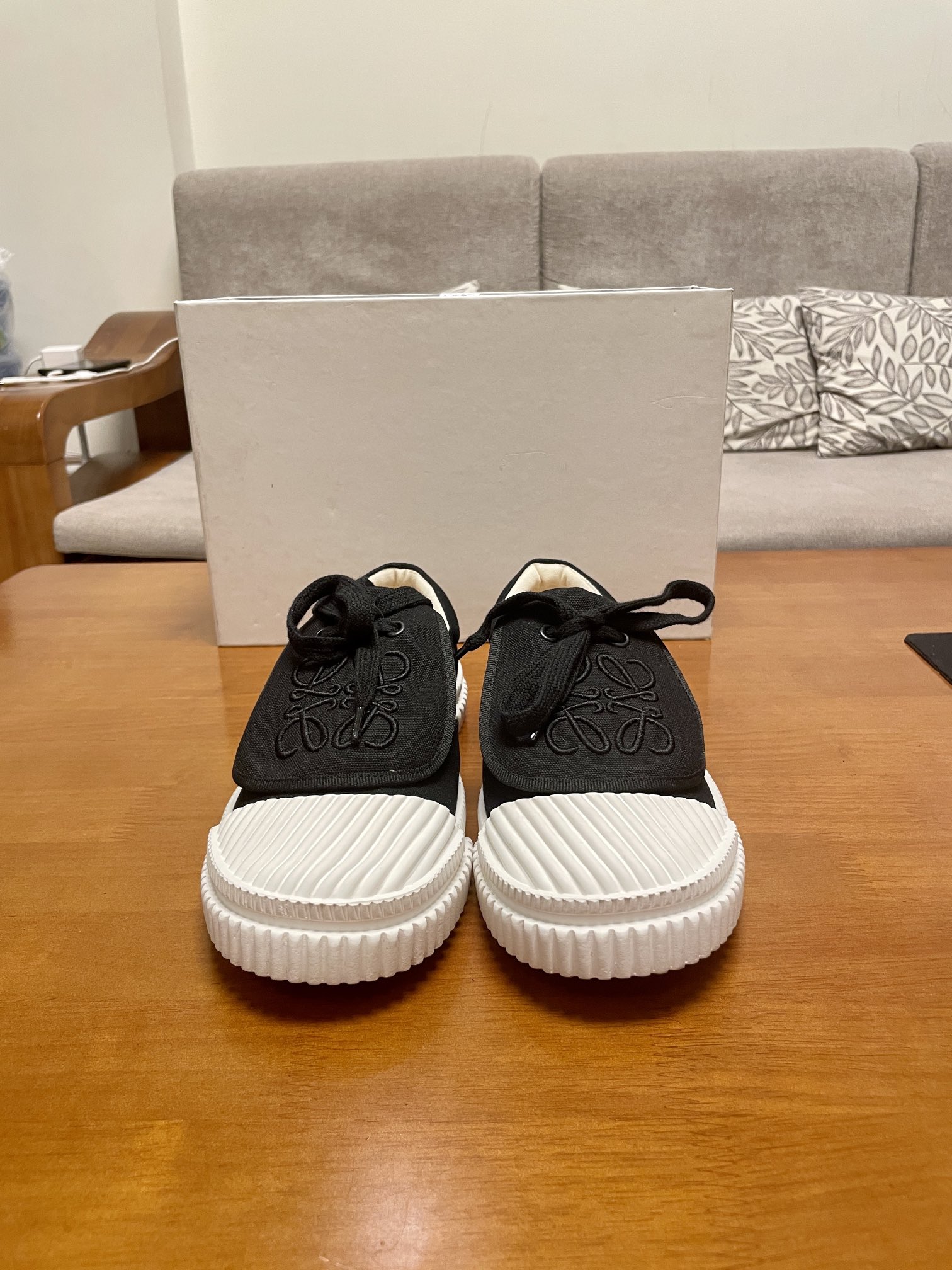 [TOP] LOEWE Embroidered Large Flip Sail Cover Cloth Shoes - 10 Colour