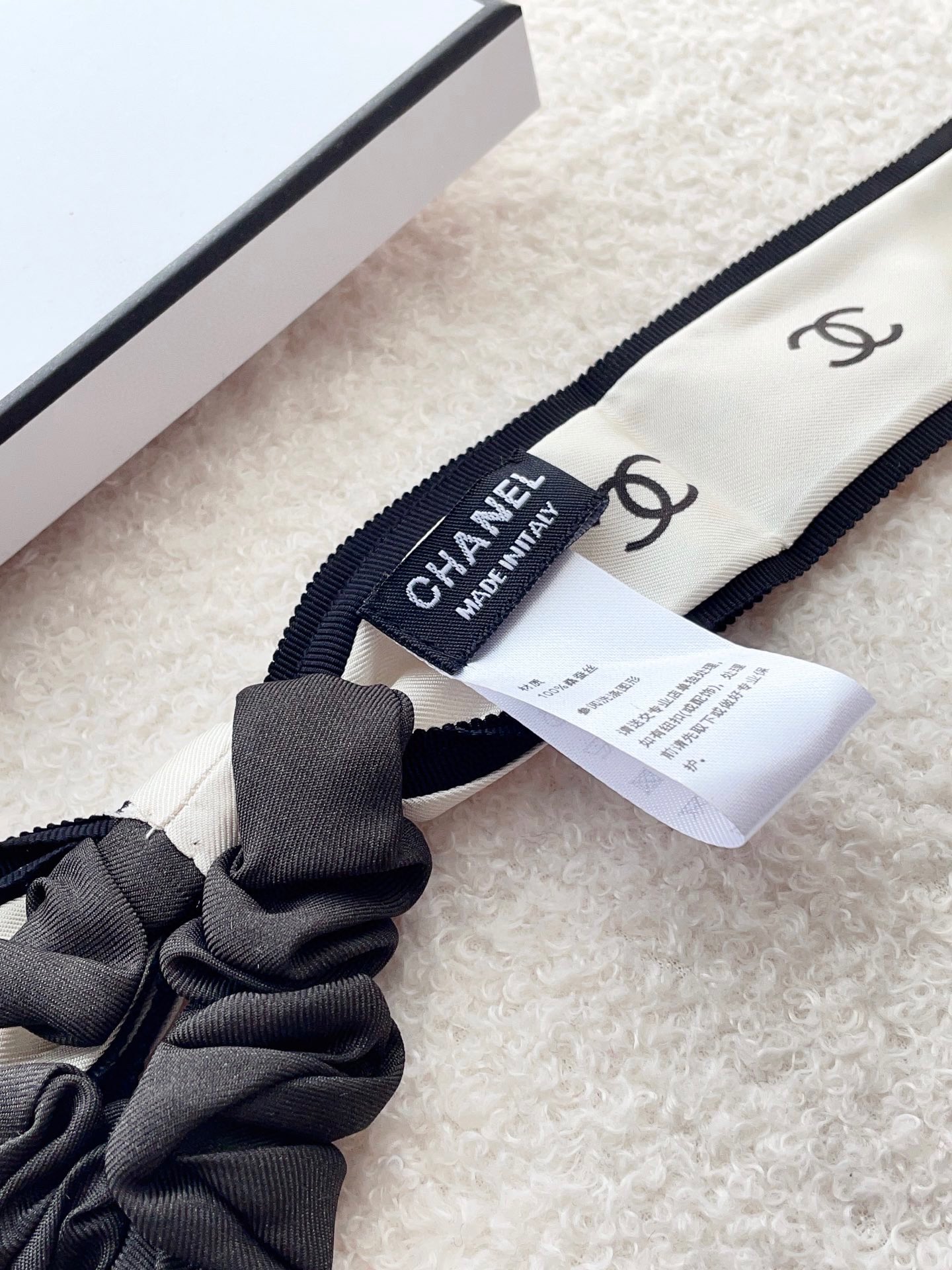 [TOP] CHANEL Bow Tie Hair Loop Ribbon - 2 Colour