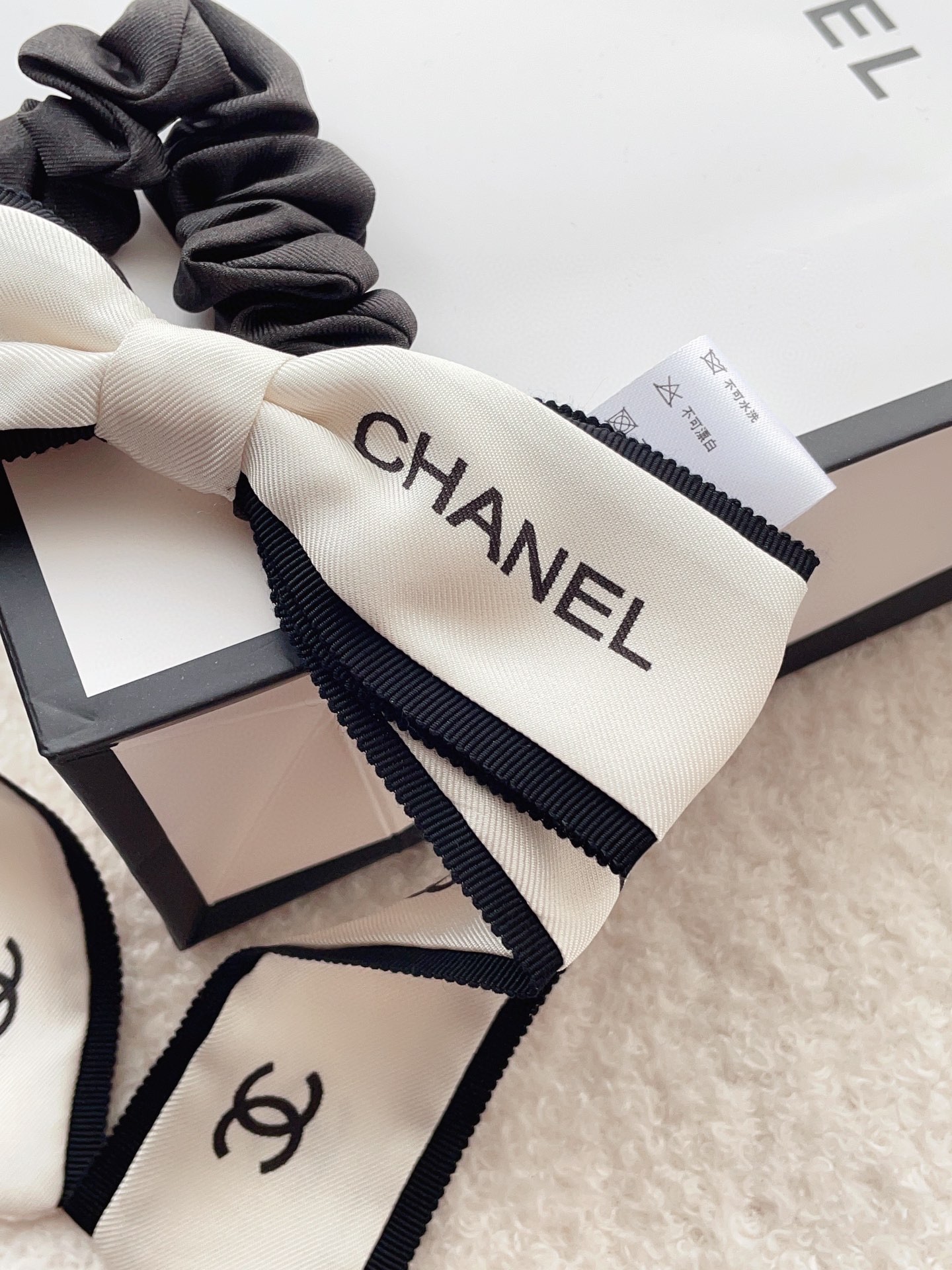[TOP] CHANEL Bow Tie Hair Loop Ribbon - 2 Colour
