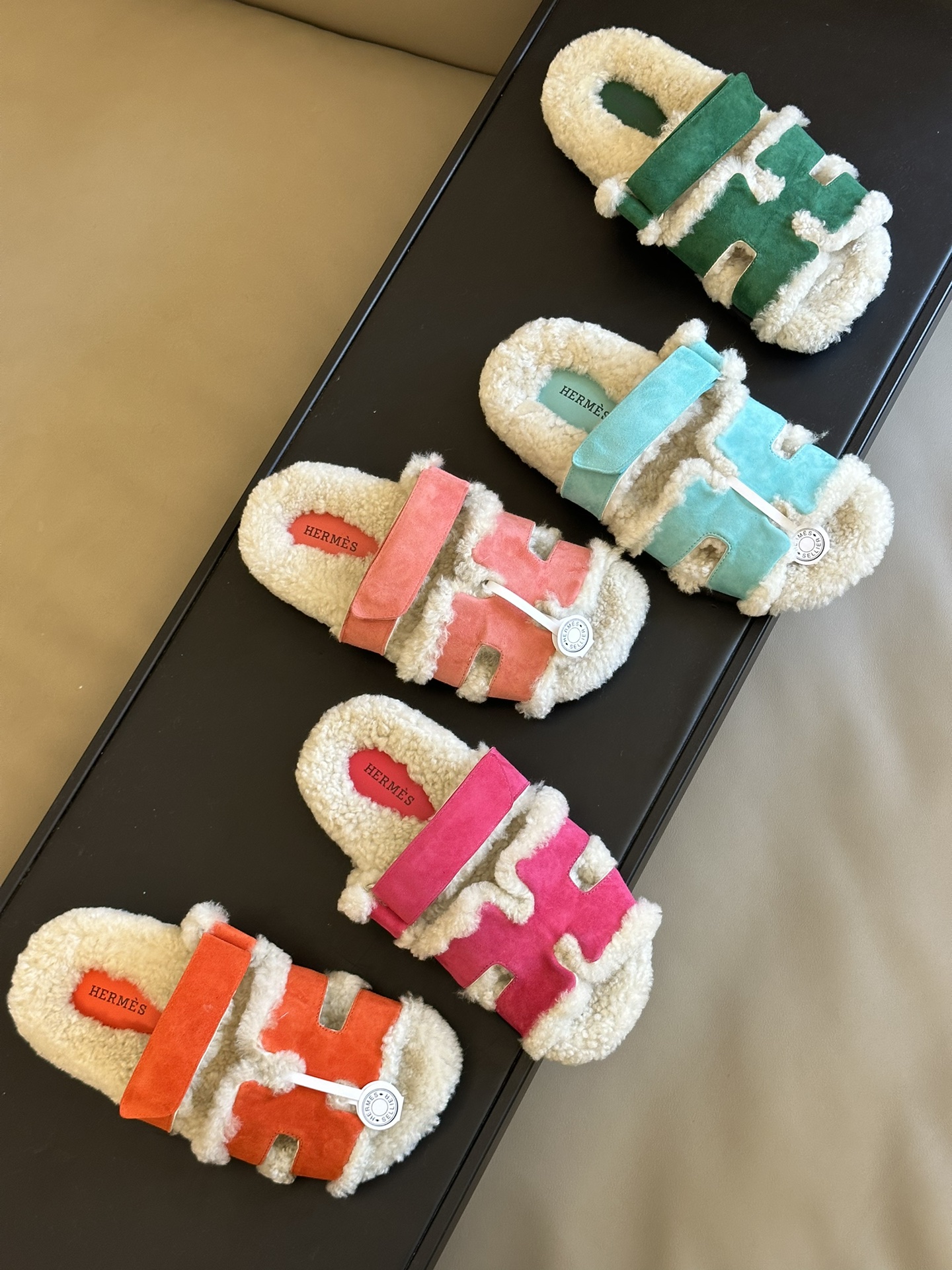 [TOP] HERMES Leather And Fur Integrated Roll Cake And Fur Slippers 12 Colors - SHW