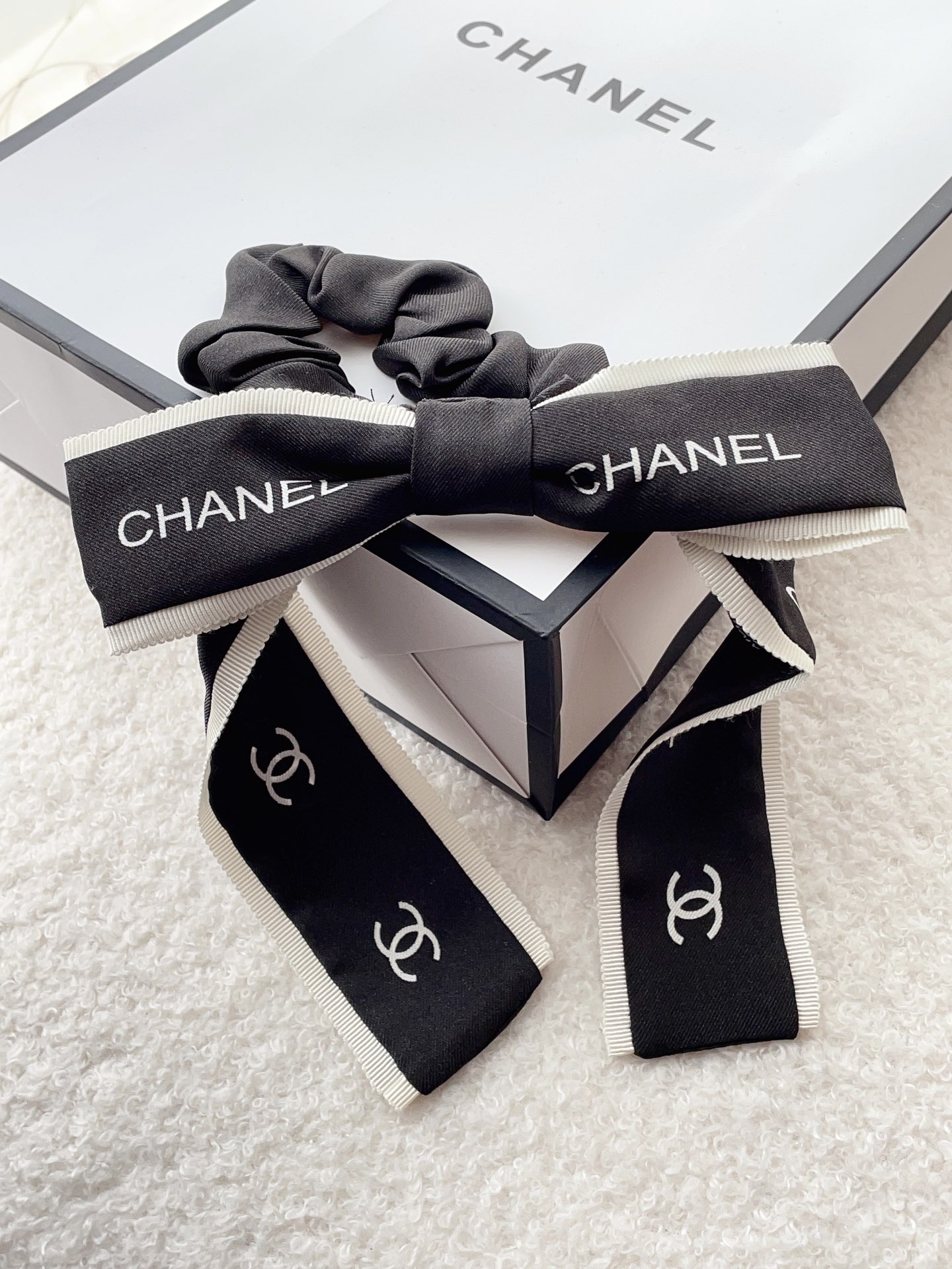 [TOP] CHANEL Bow Tie Hair Loop Ribbon - 2 Colour