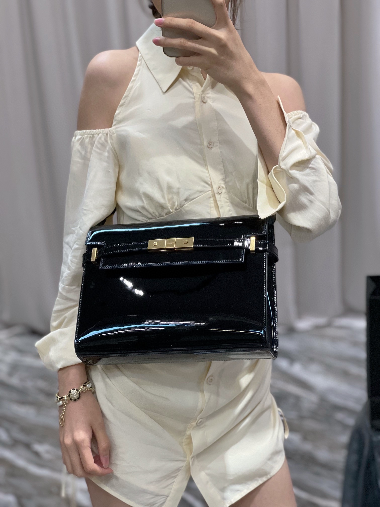 [TOP] Yves Saint Laurent YSL Manhattan Patent leather Gold Buckle Bag - Black