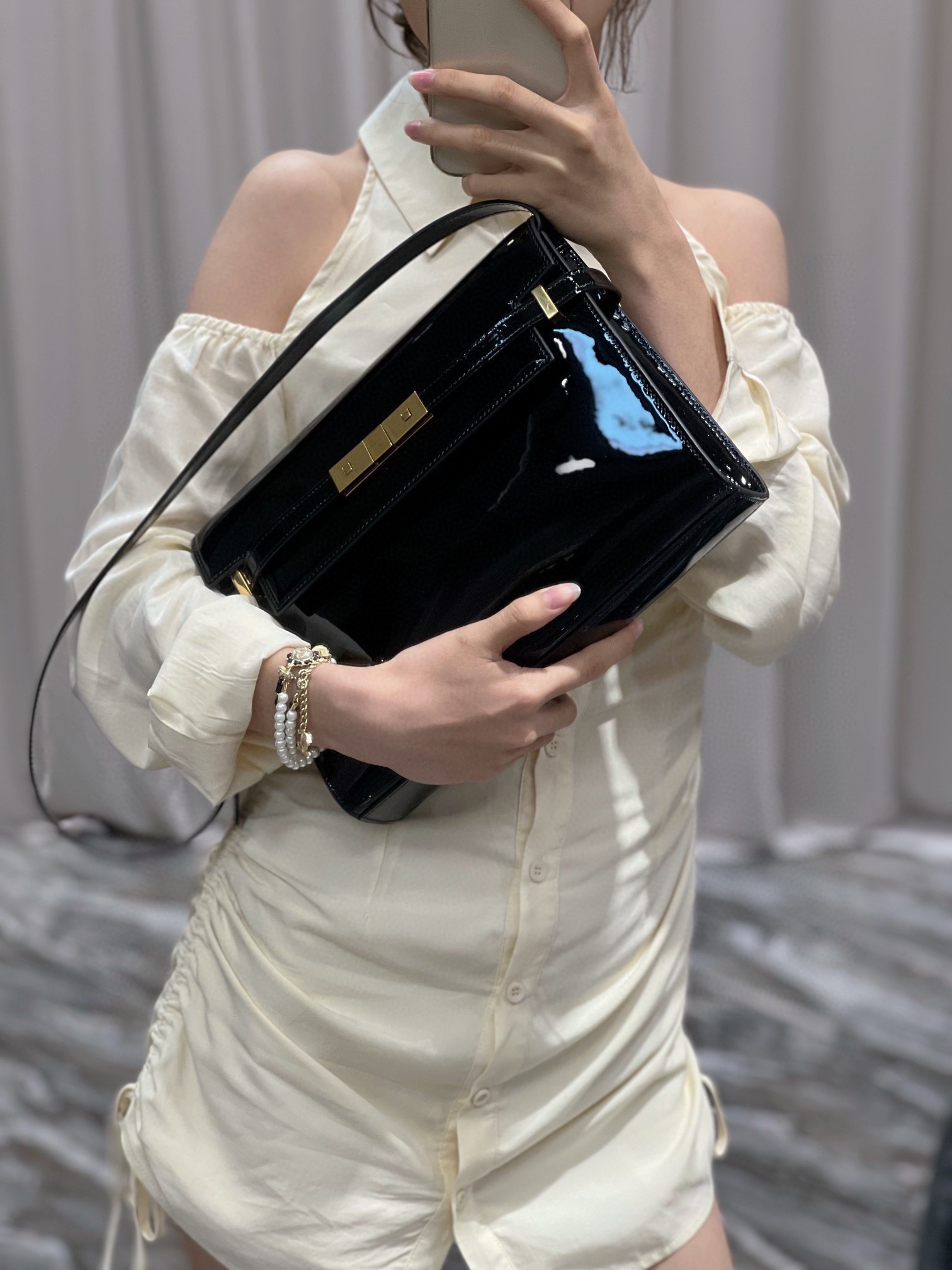 [TOP] Yves Saint Laurent YSL Manhattan Patent leather Gold Buckle Bag - Black