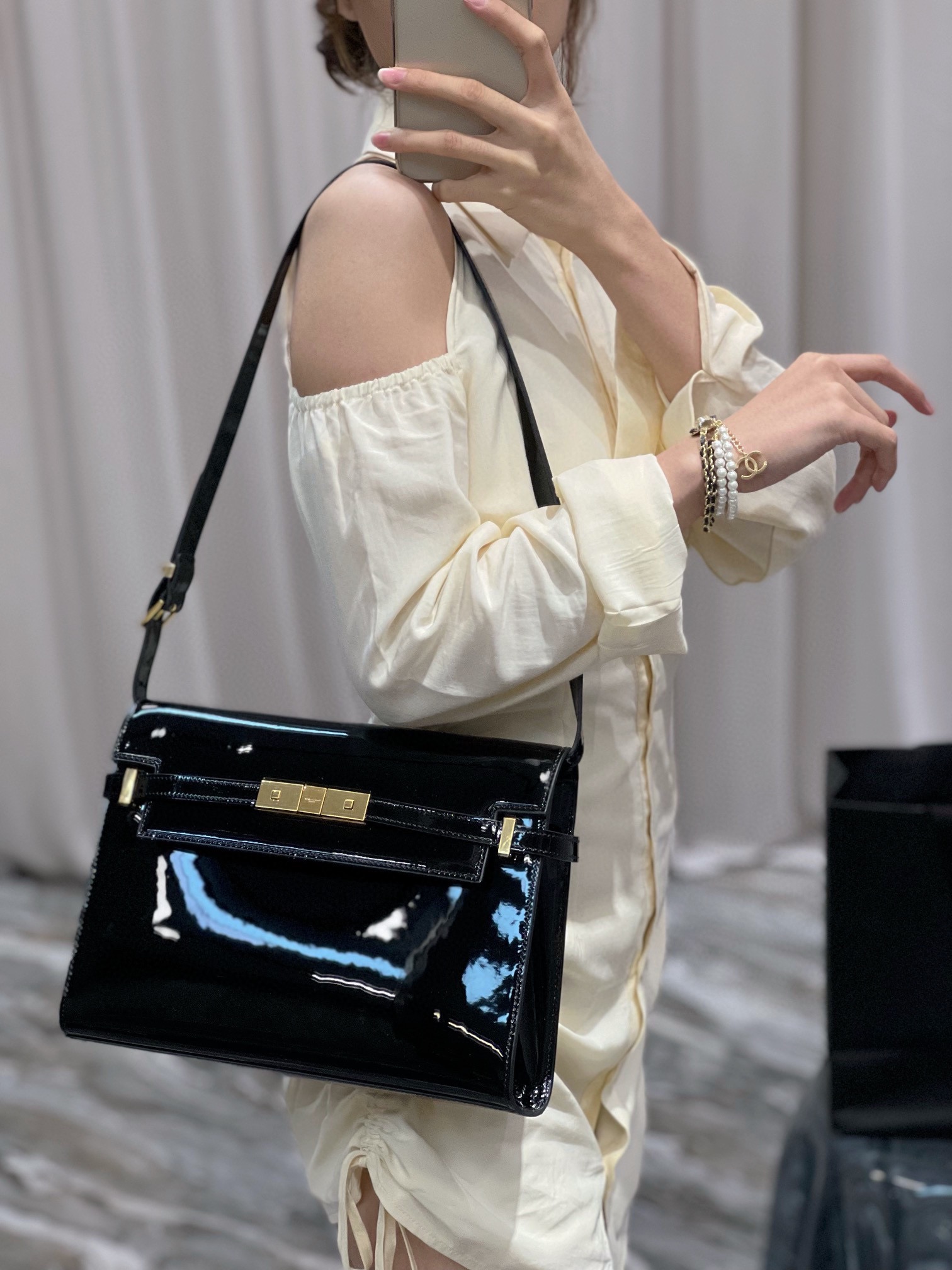 [TOP] Yves Saint Laurent YSL Manhattan Patent leather Gold Buckle Bag - Black