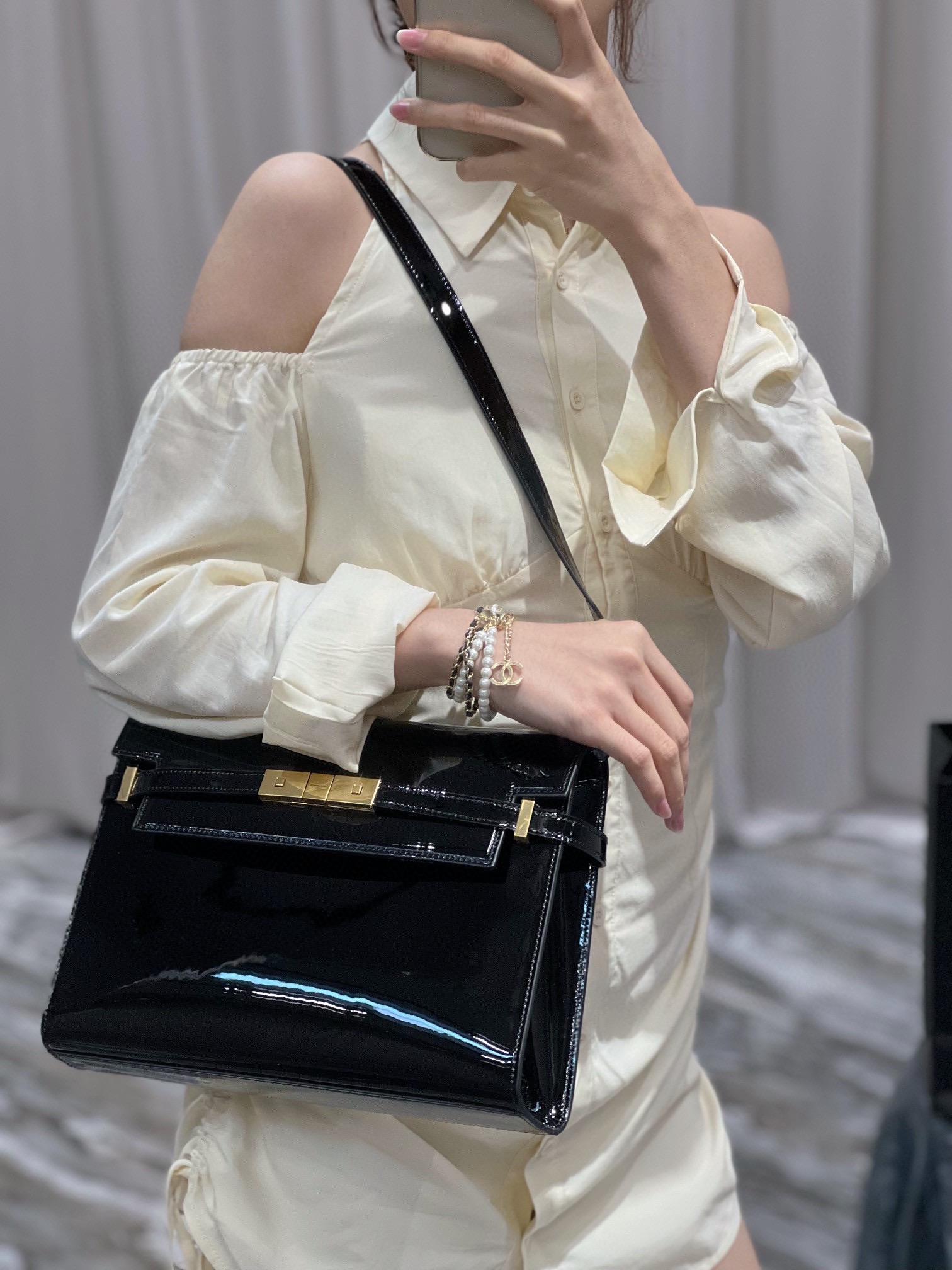 [TOP] Yves Saint Laurent YSL Manhattan Patent leather Gold Buckle Bag - Black