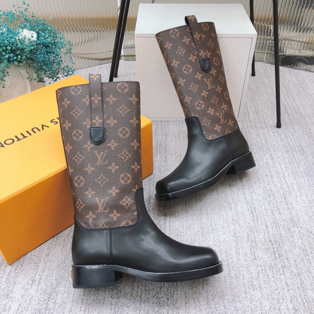[TOP] Louis Vuitton LV Pure Leather Embossed Sleeve Boots - 2 Colour