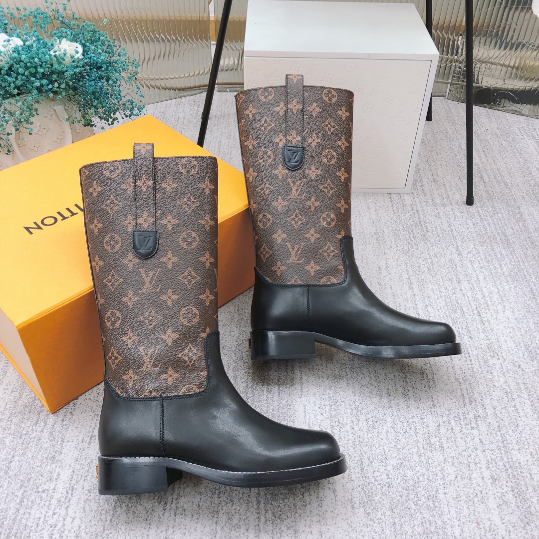 [TOP] Louis Vuitton LV Pure Leather Embossed Sleeve Boots - 2 Colour
