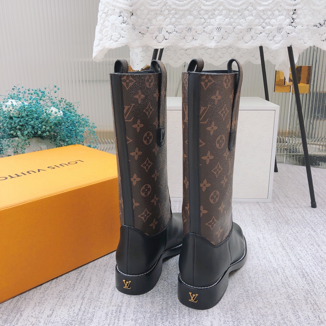[TOP] Louis Vuitton LV Pure Leather Embossed Sleeve Boots - 2 Colour
