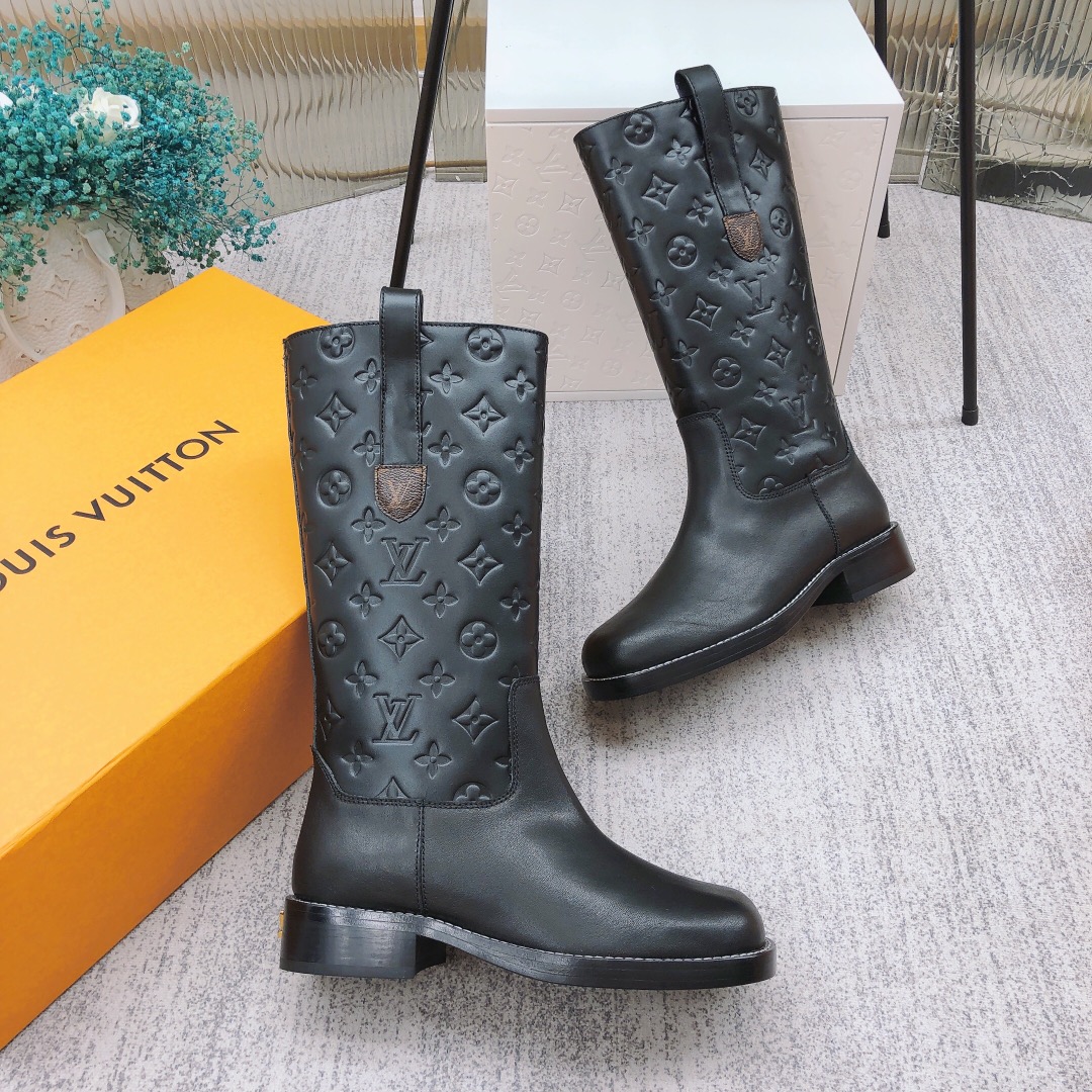 [TOP] Louis Vuitton LV Pure Leather Embossed Sleeve Boots - 2 Colour