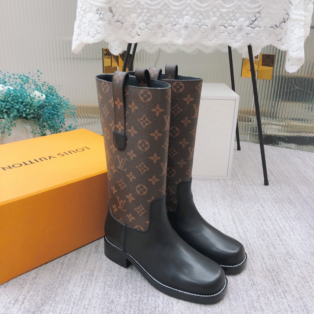 [TOP] Louis Vuitton LV Pure Leather Embossed Sleeve Boots - 2 Colour