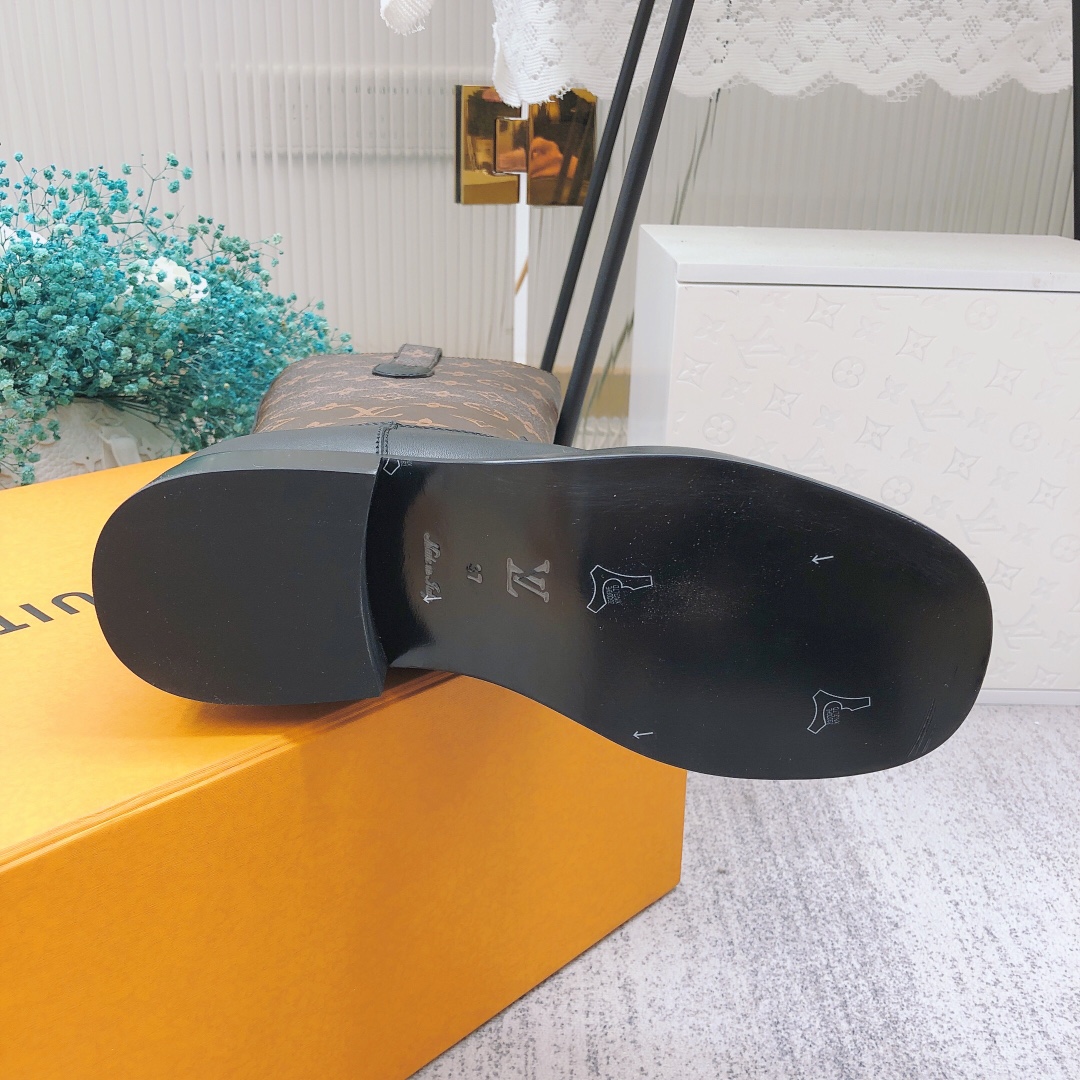 [TOP] Louis Vuitton LV Pure Leather Embossed Sleeve Boots - 2 Colour